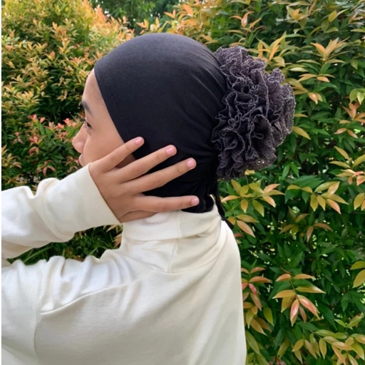 Image of 𝐀𝐍𝐄𝐋𝐀 𝐇𝐈𝐉𝐀𝐁 - Ciput Scruncie Cepol Renda ( Scruncies Brukat )