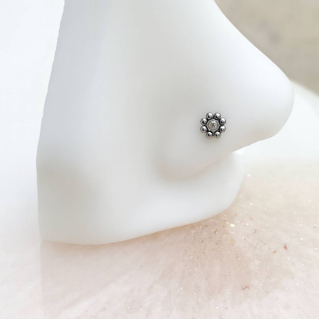 Mandala L Nose Stud - Titanium