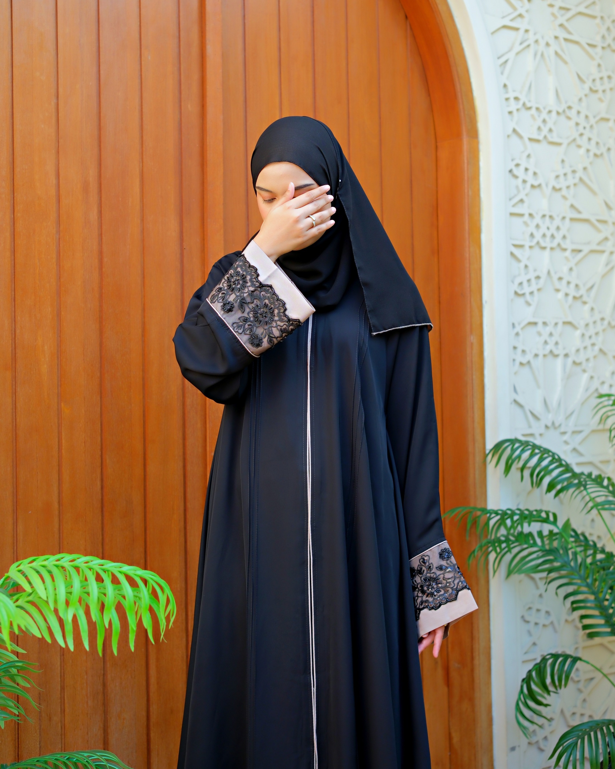 Abaya Manolya