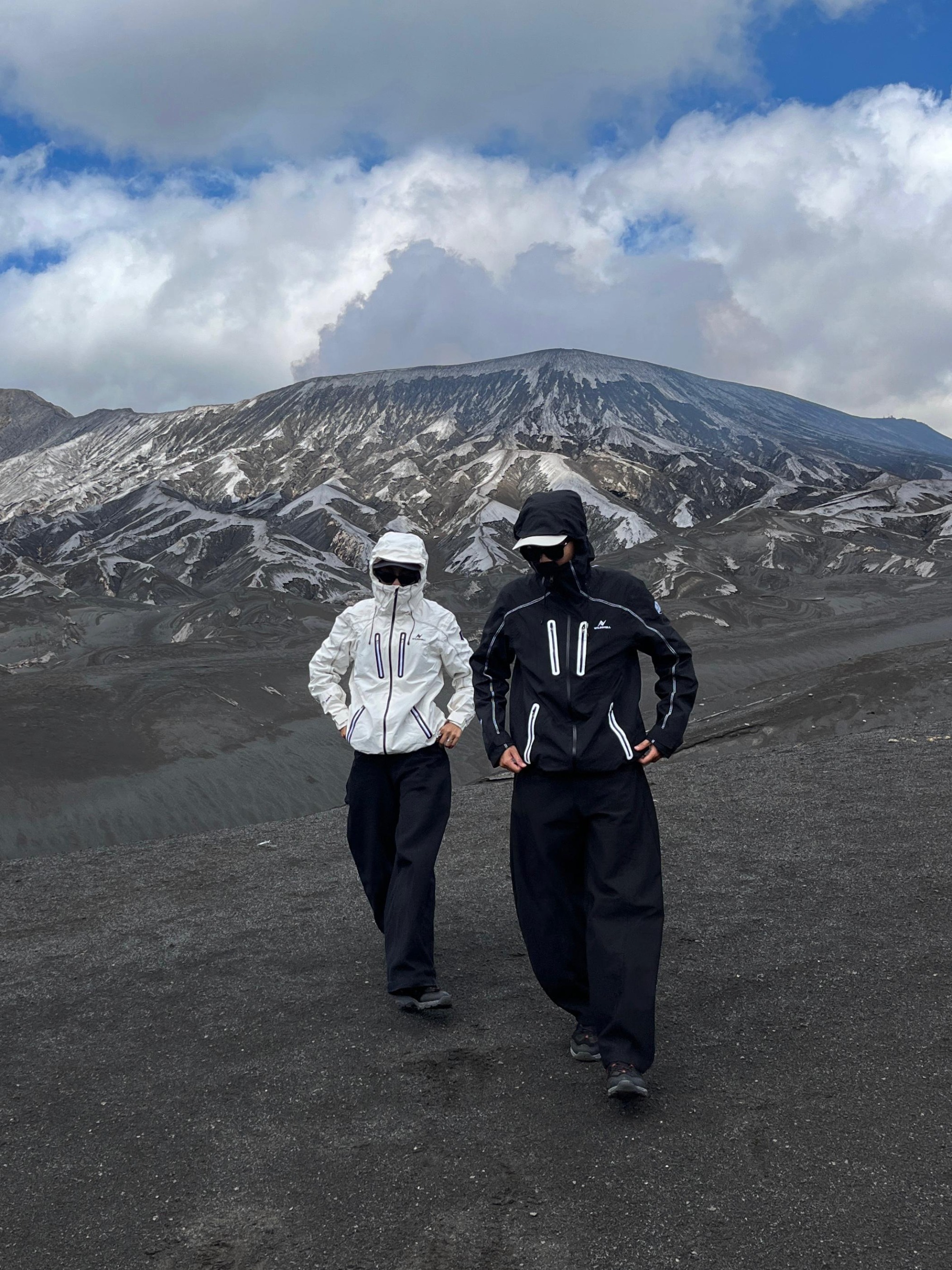 WILDSHELL - Jaket Gunung Gorpcore Aura Series 100% Waterproof