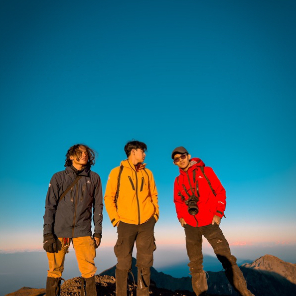 Jaket Gunung Gorpcore Ranger 100% Waterproof