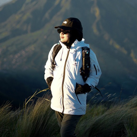 Jaket Gunung Gorpcore Tectona Series 100% Waterproof dari Brand WILDSHELL