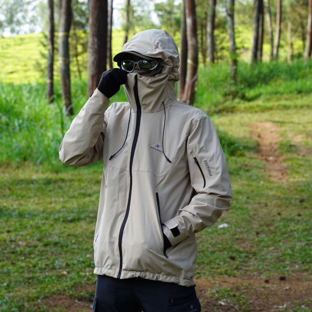 Jaket Gunung Gorpcore Tectona Series 100% Waterproof dari Brand WILDSHELL