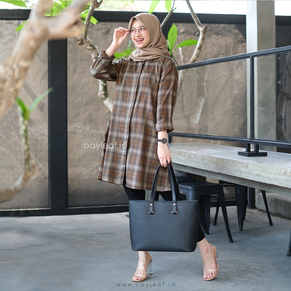  Vivian - Tunik Linen Elegan Motif Garis