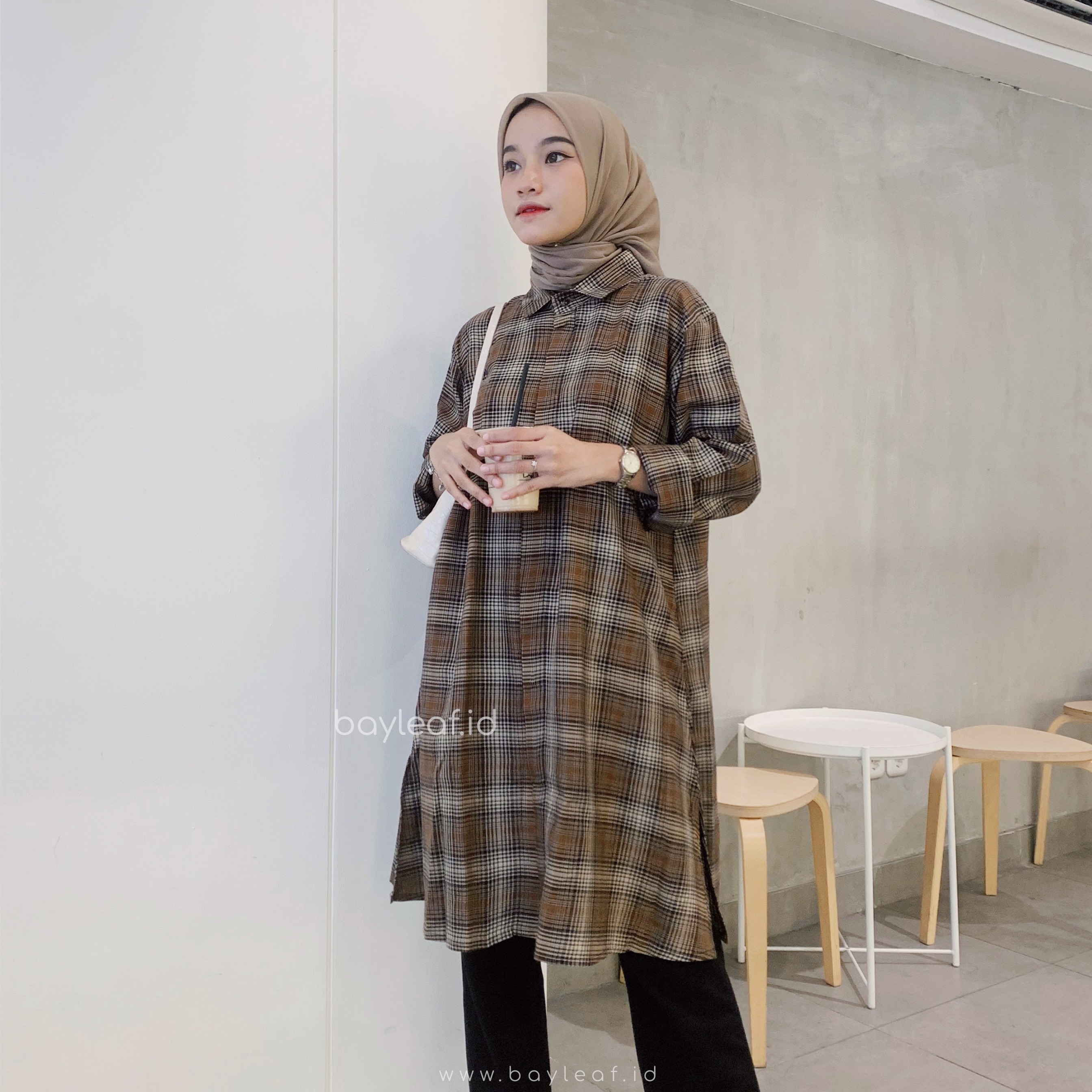  Vivian - Tunik Linen Elegan Motif Garis