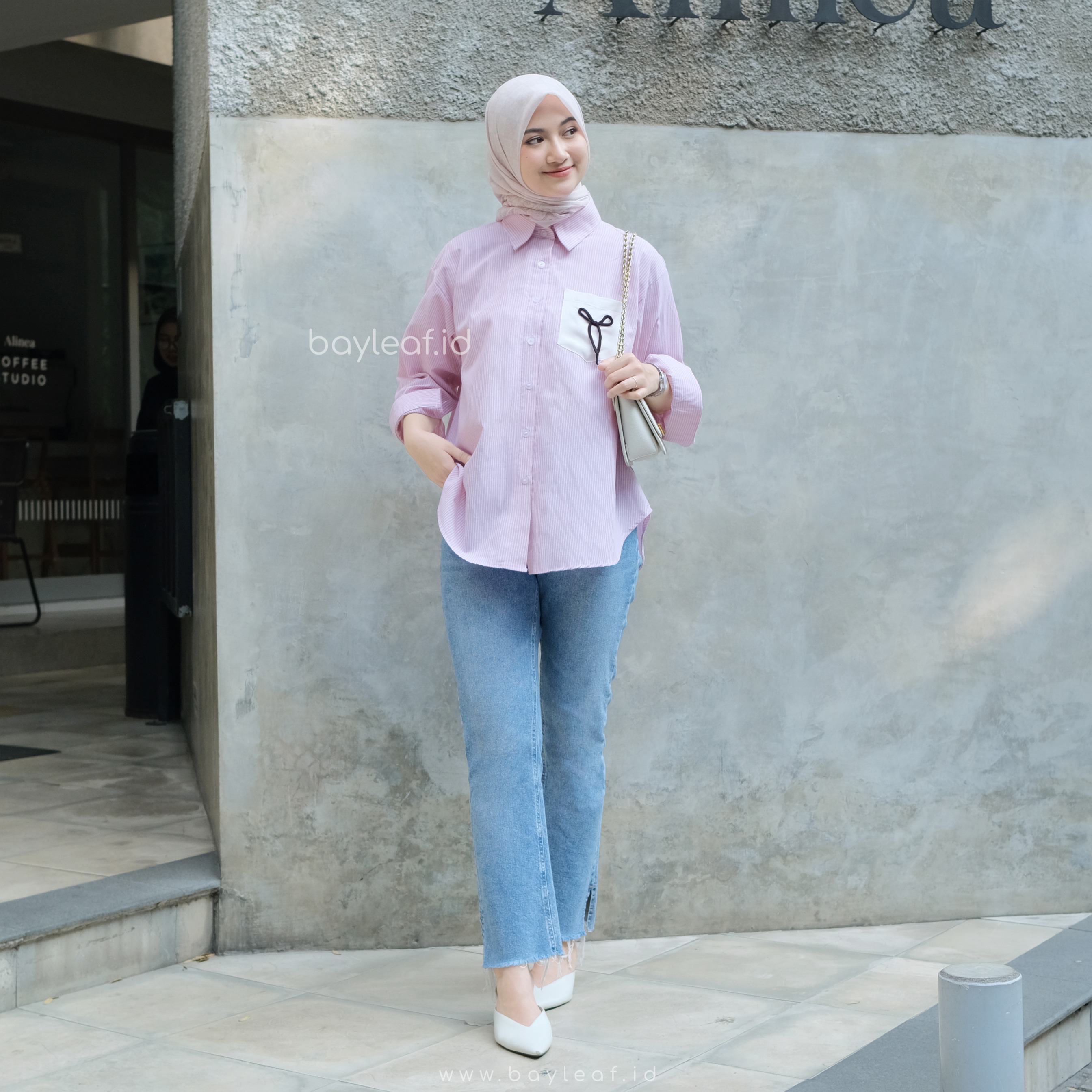 Becca Striped Shirt | Kemeja Casual dengan Pita Lucu