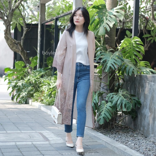 Image of Miranda Emily Long Outer Motif Bunga
