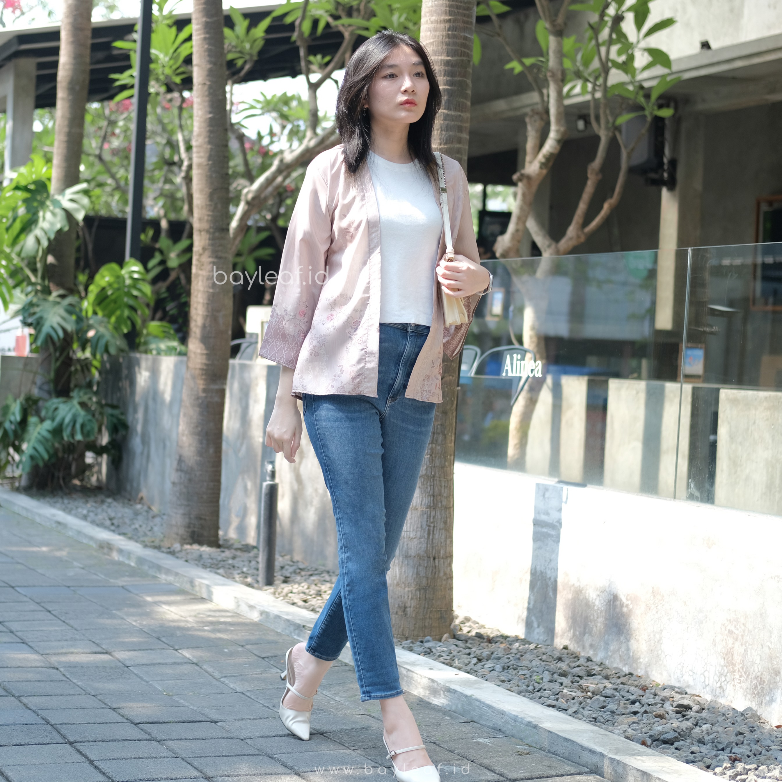 Miranda Kelly Outer Motif Bunga