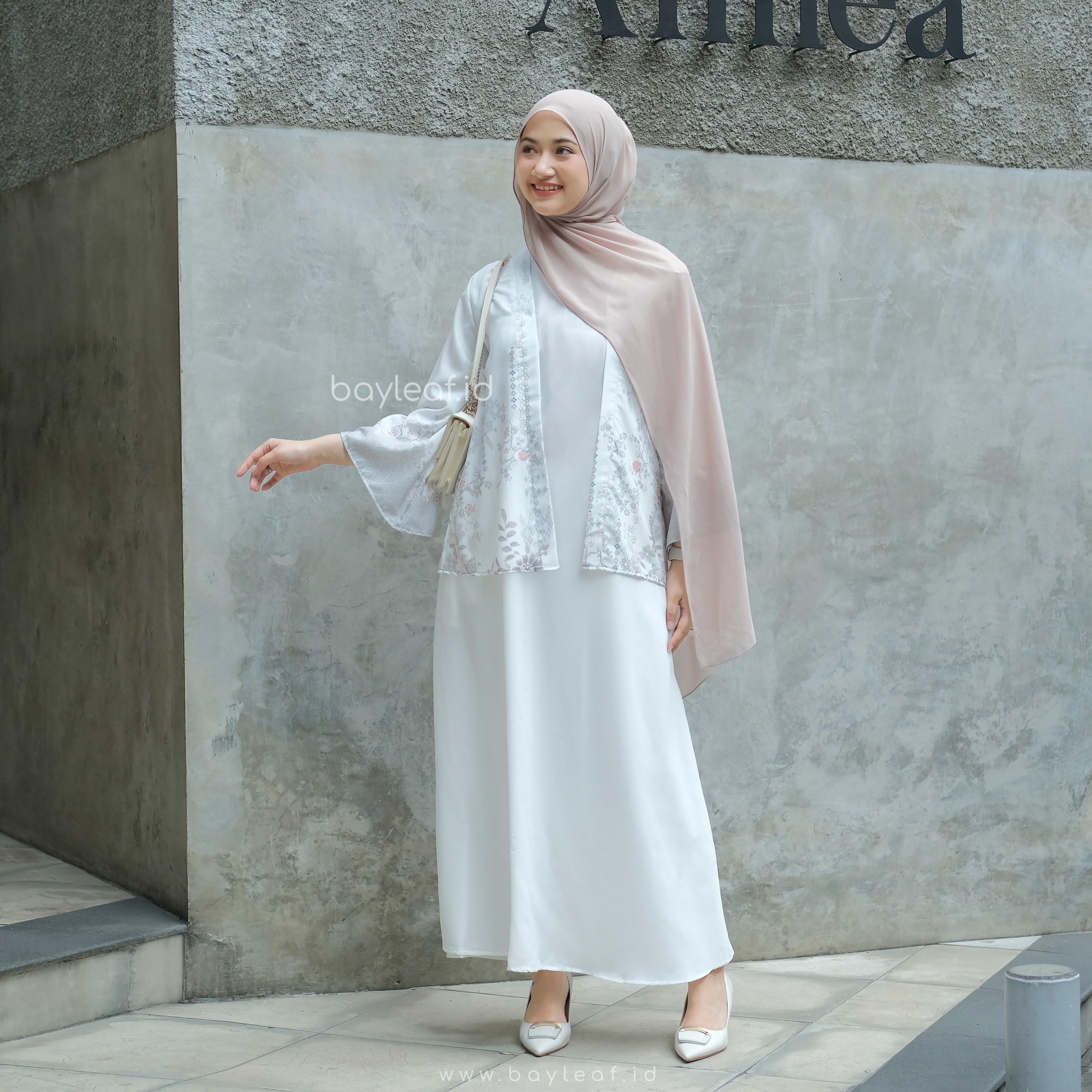 Miranda Kelly Outer Motif Bunga