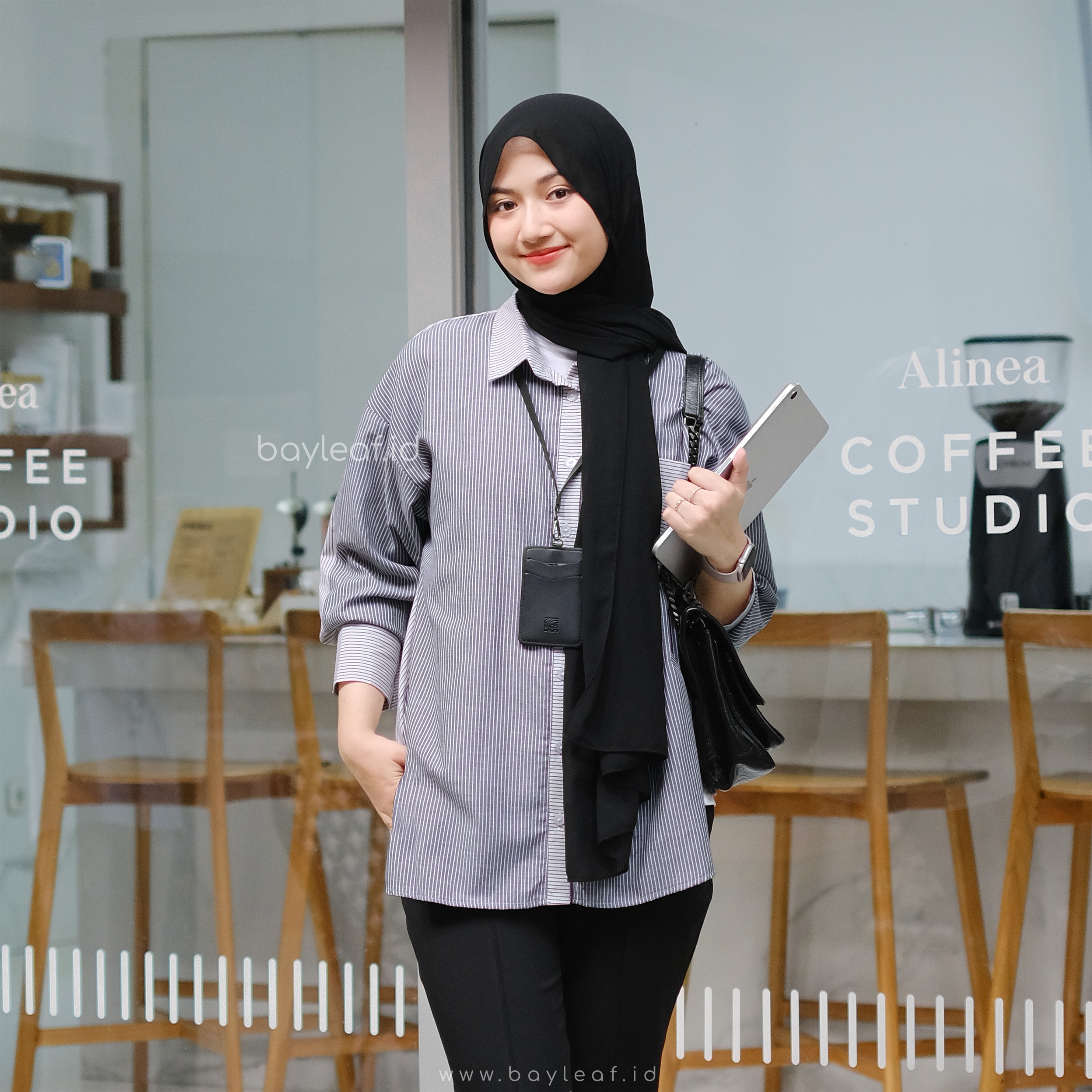 Prisia Strip Blash - Kemeja Salur Wanita dengan Motif Garis Modern