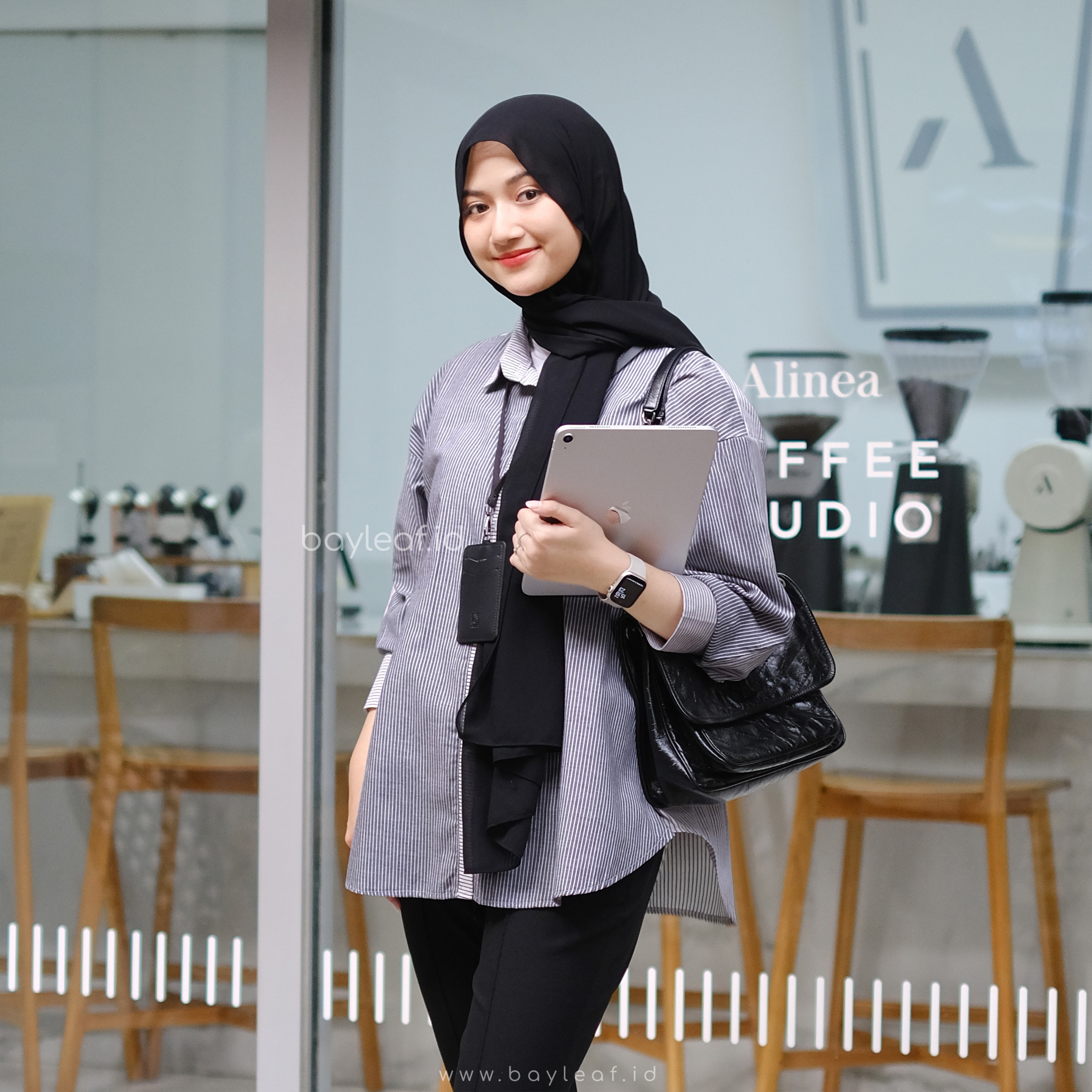 Prisia Strip Blash - Kemeja Salur Wanita dengan Motif Garis Modern