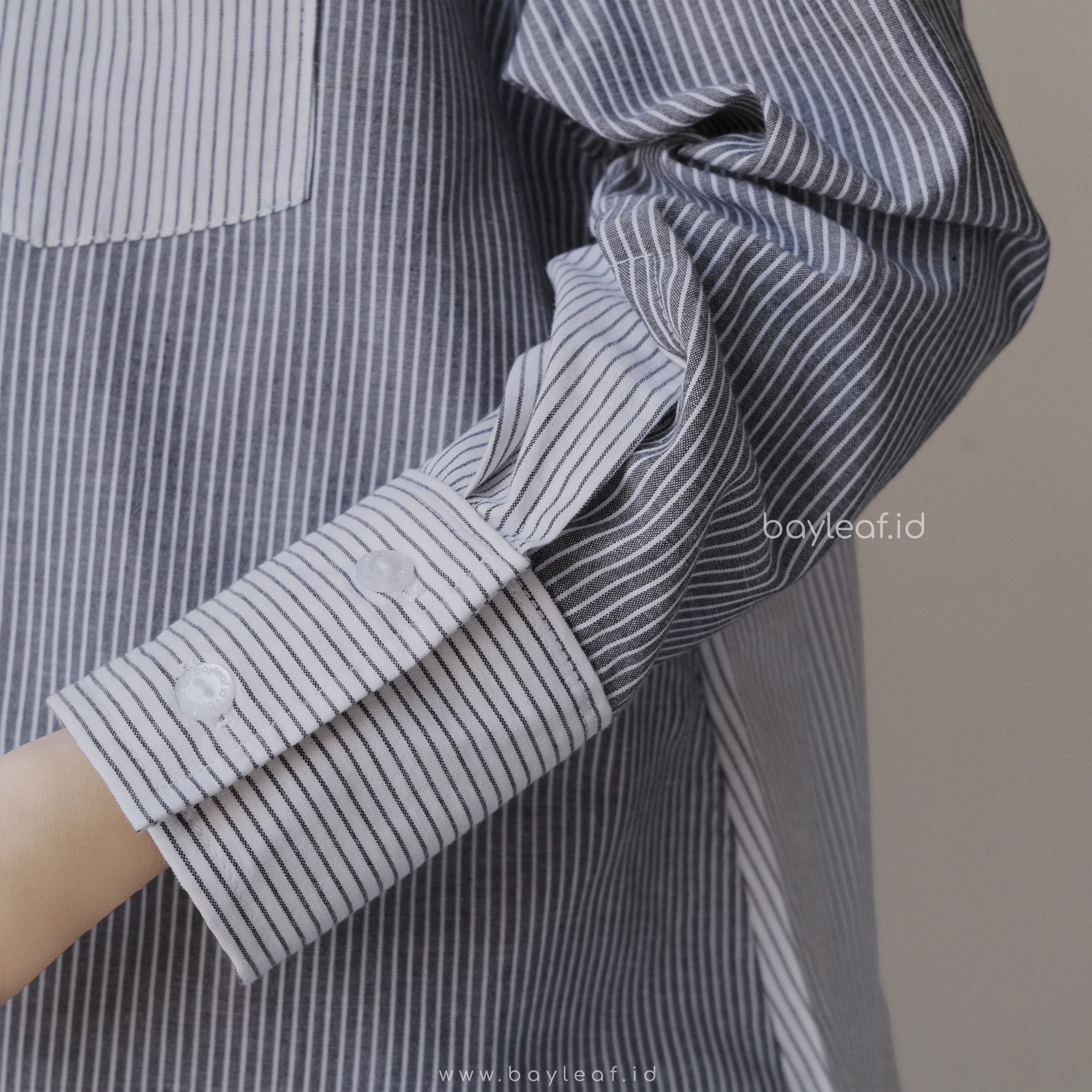 Prisia Strip Blash - Kemeja Salur Wanita dengan Motif Garis Modern