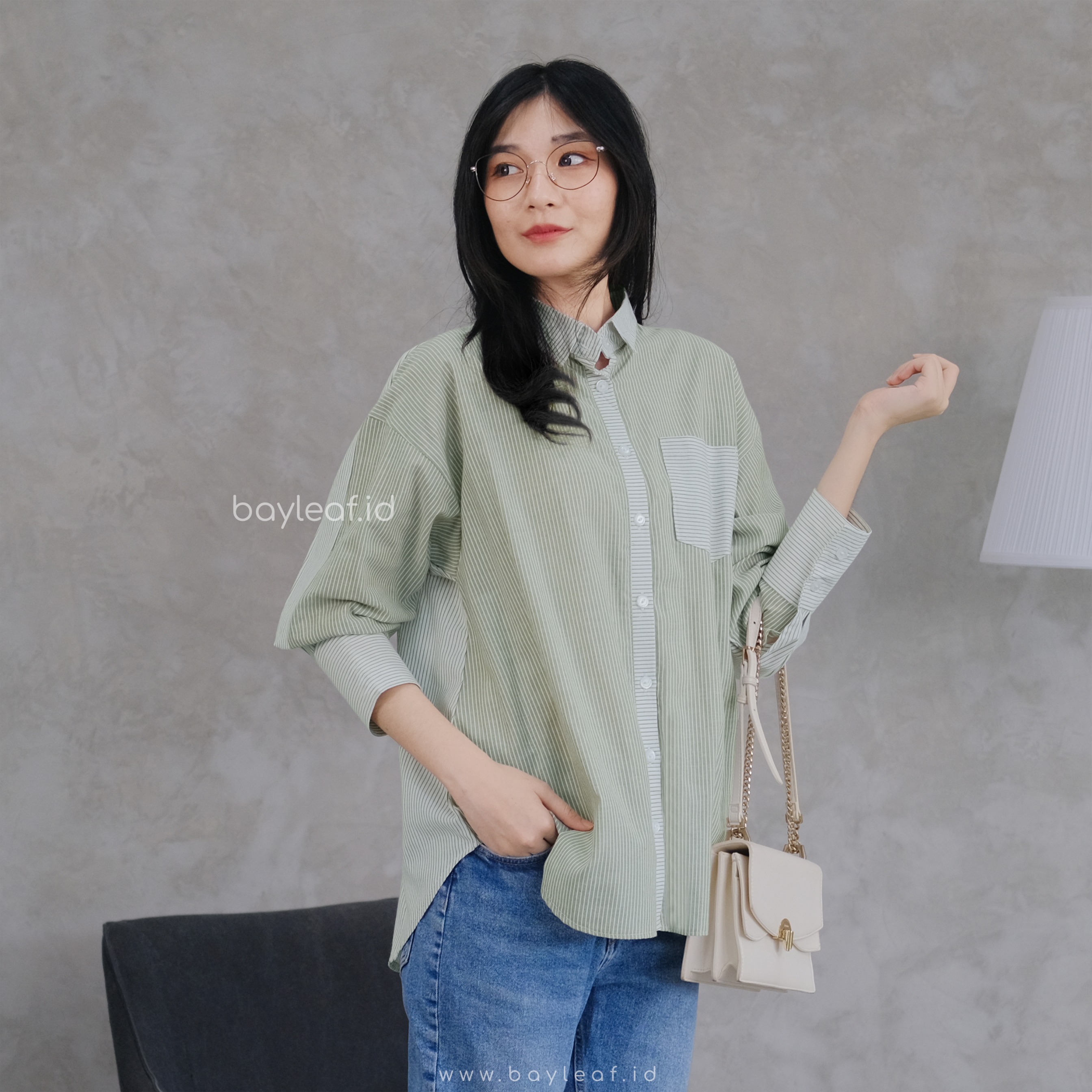 Prisia Strip Blash - Kemeja Salur Wanita dengan Motif Garis Modern