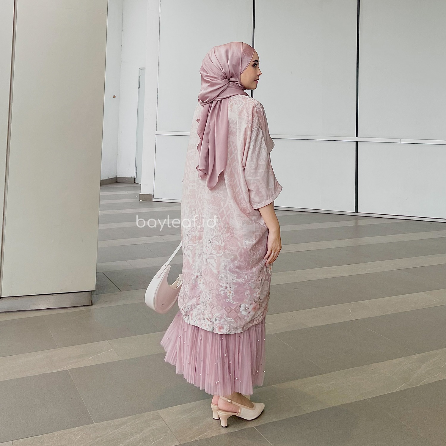  Camelia Kaftan