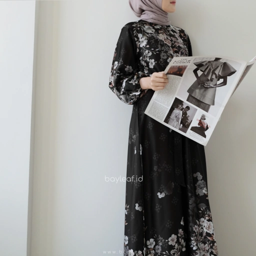 Image of Aura Maxi Dress Motif Bunga
