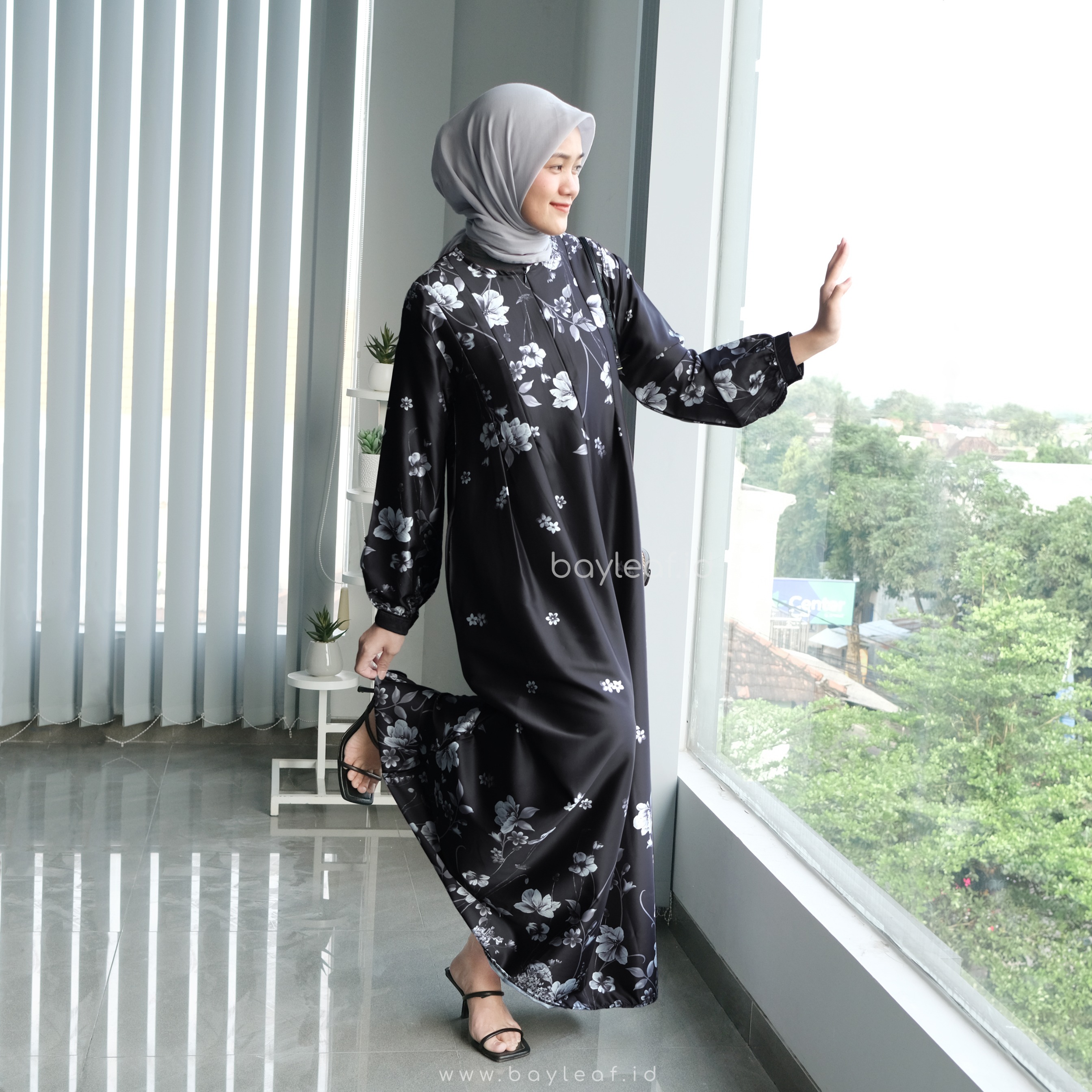 Aura Miranda Maxi Dress Motif Bunga