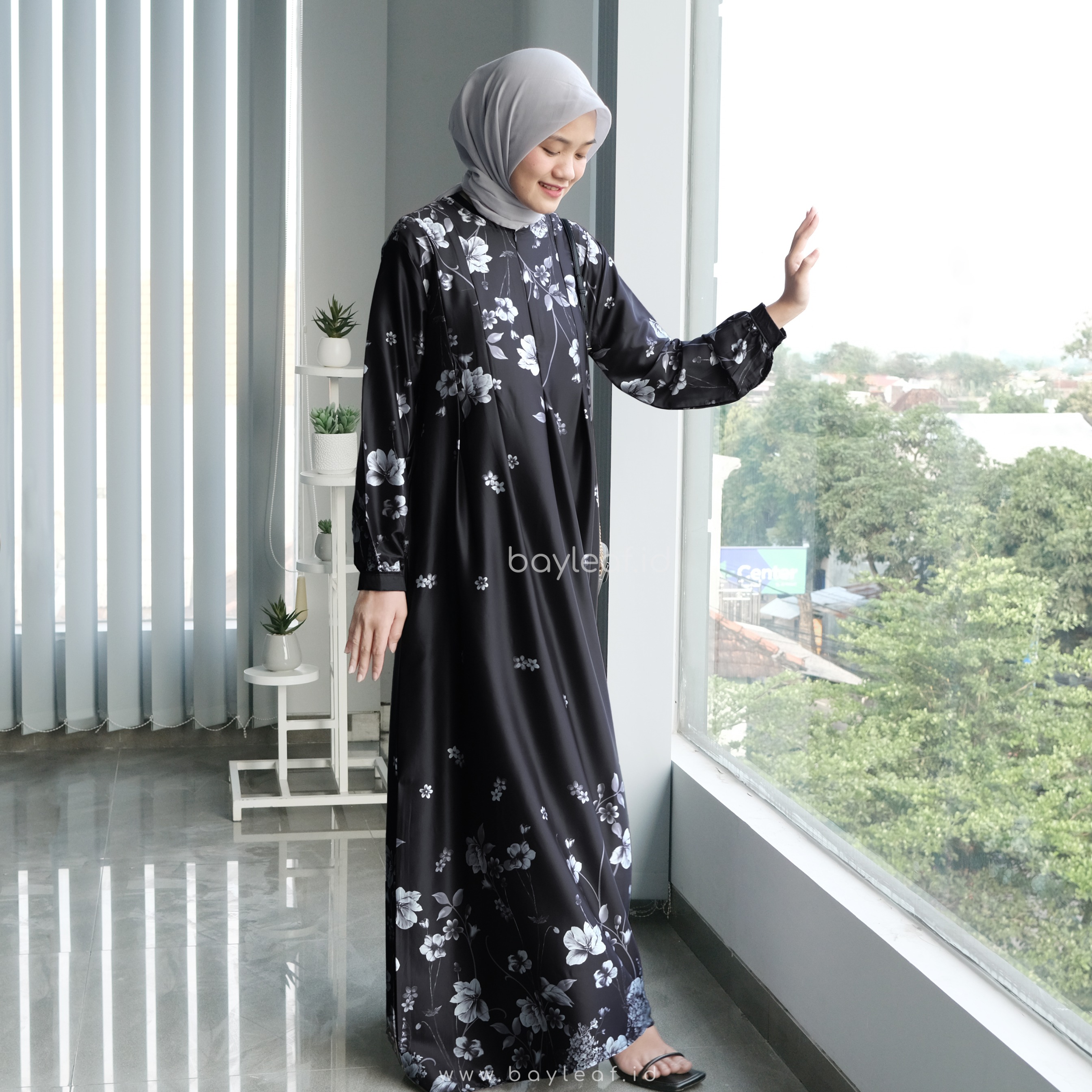 Aura Miranda Maxi Dress Motif Bunga