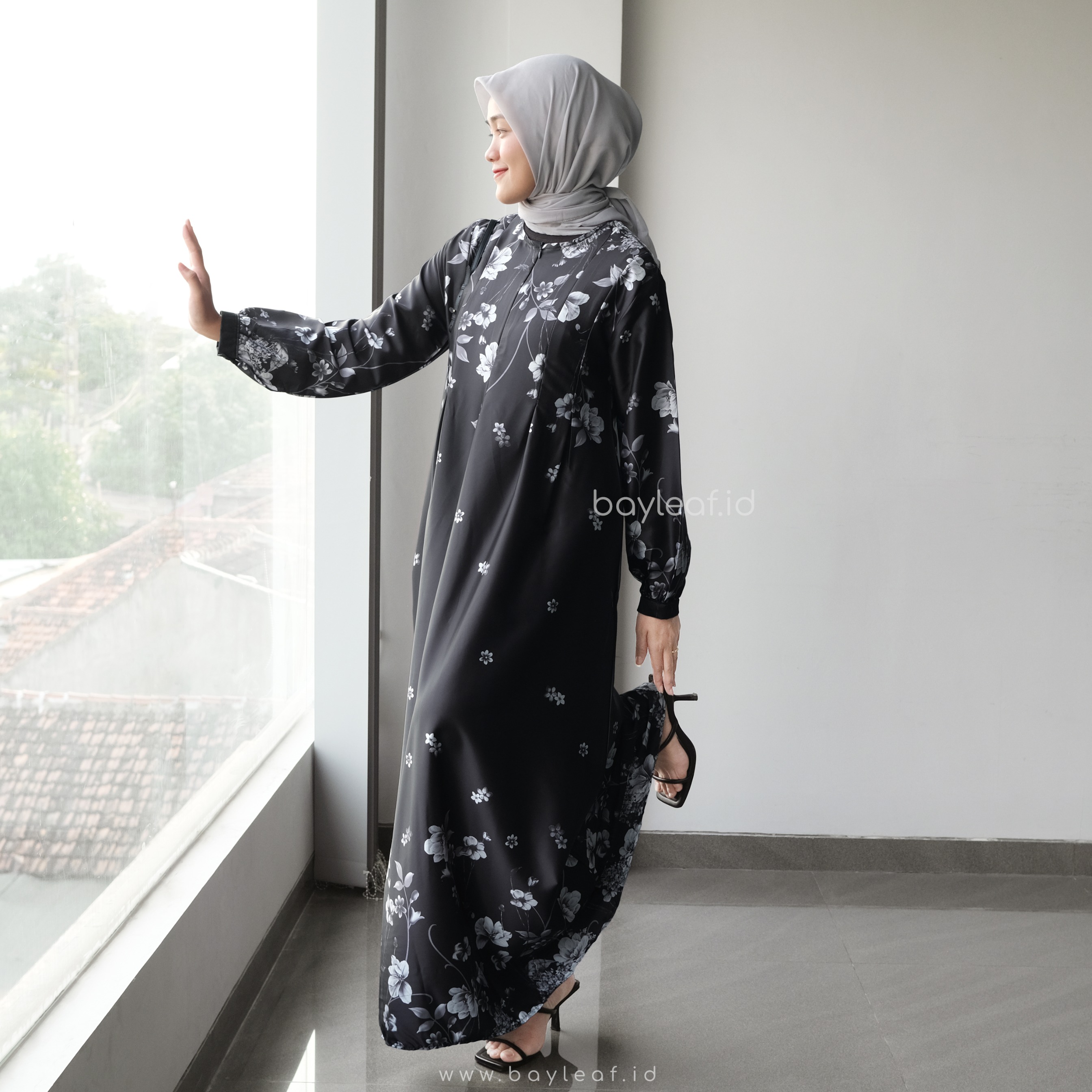 Aura Miranda Maxi Dress Motif Bunga