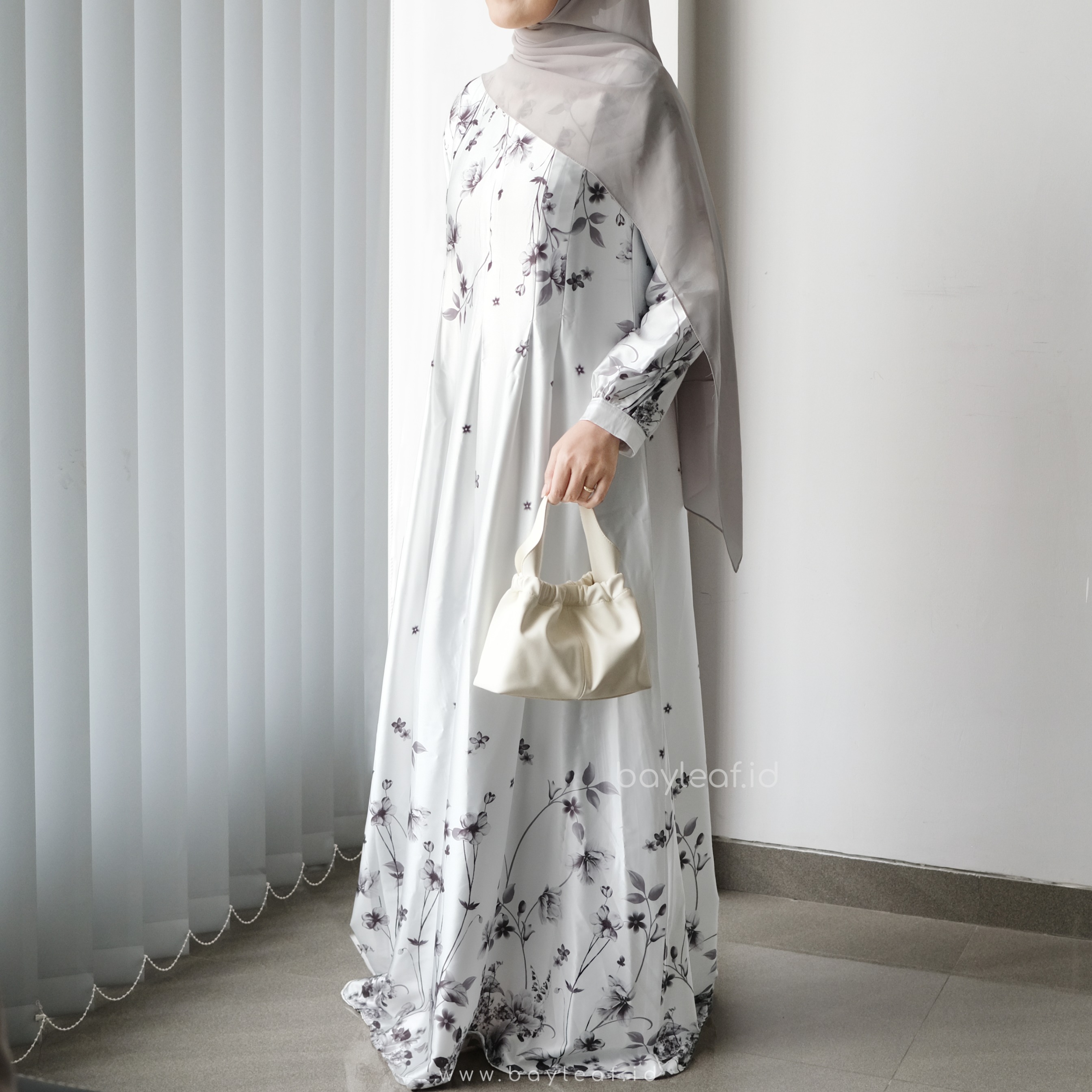 Aura Miranda Maxi Dress Motif Bunga