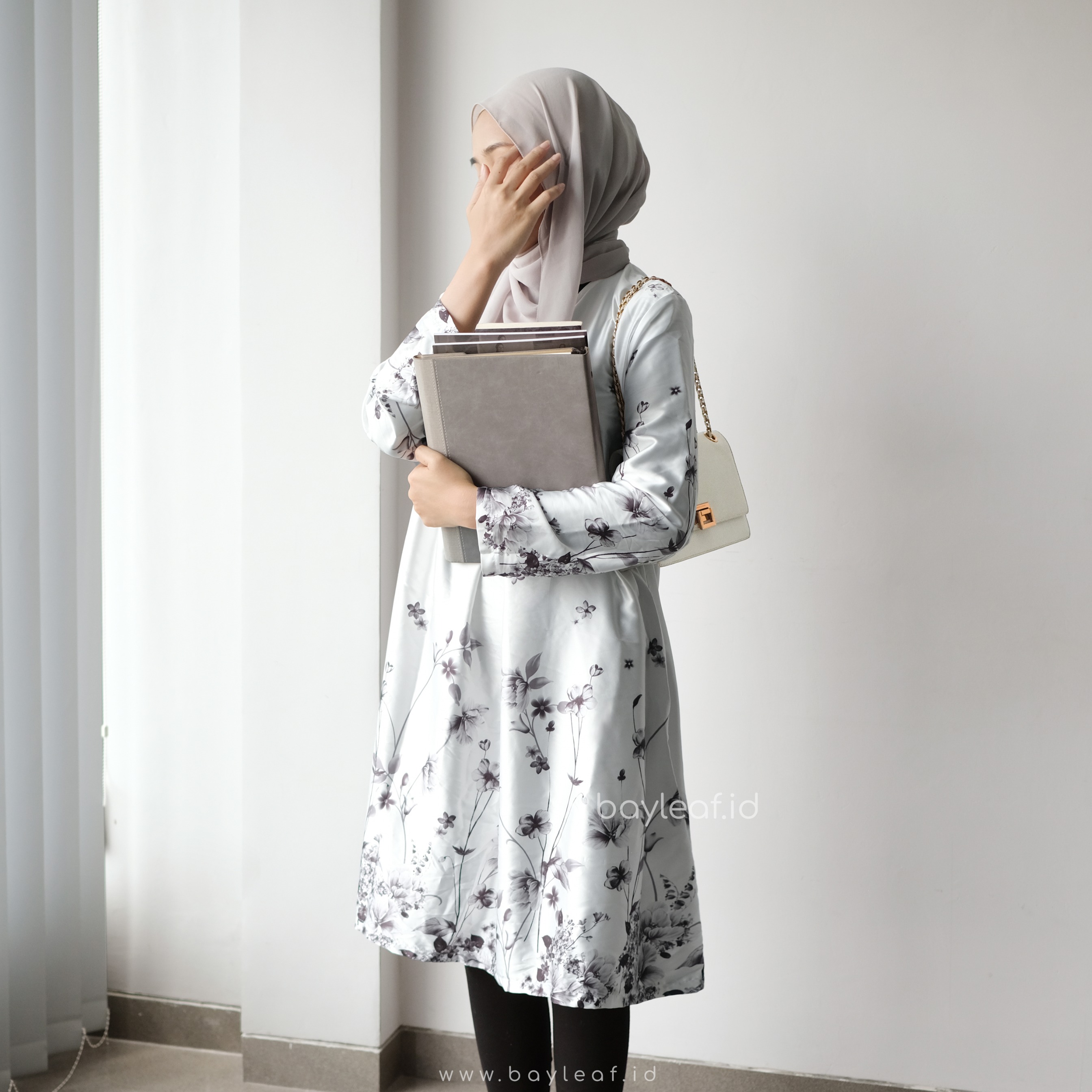 Aura Atasan Tunik Motif Bunga