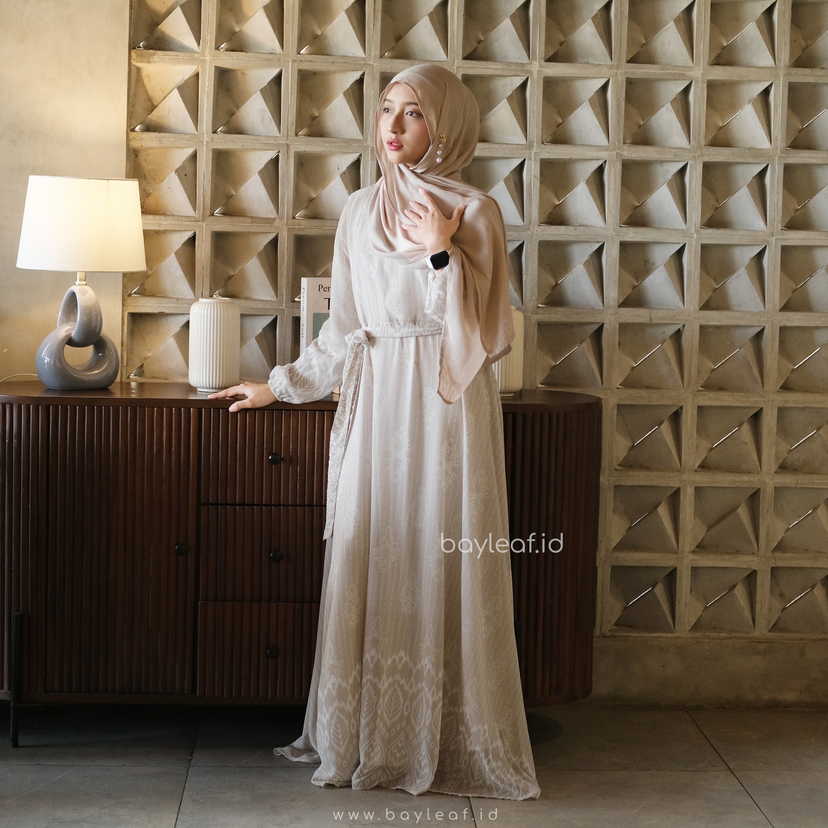 Avelia Shakila Maxi Dress Ceruty Lengan Panjang Motif