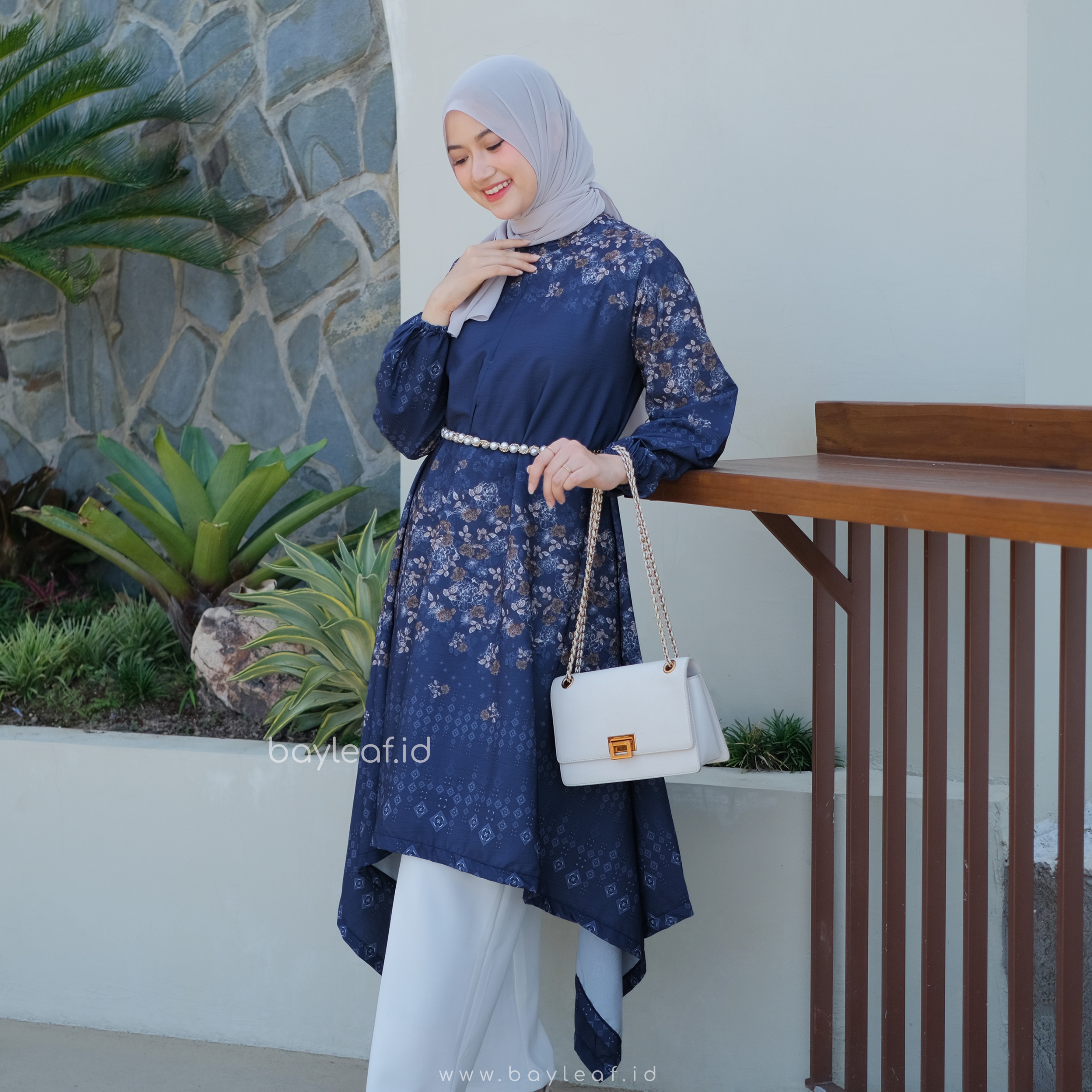  Emilia Tunik Motif Bunga Raya Series
