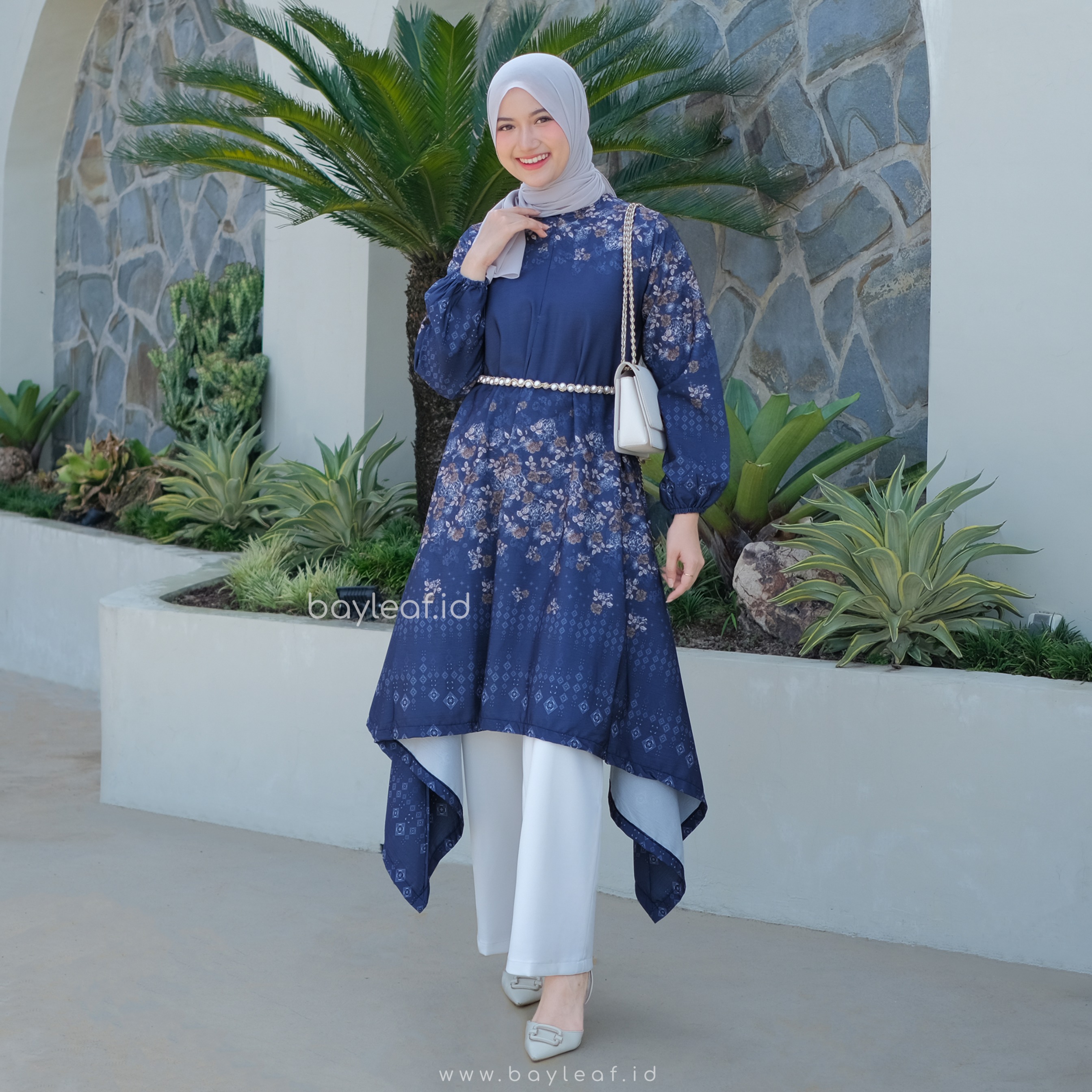  Emilia Tunik Motif Bunga Raya Series