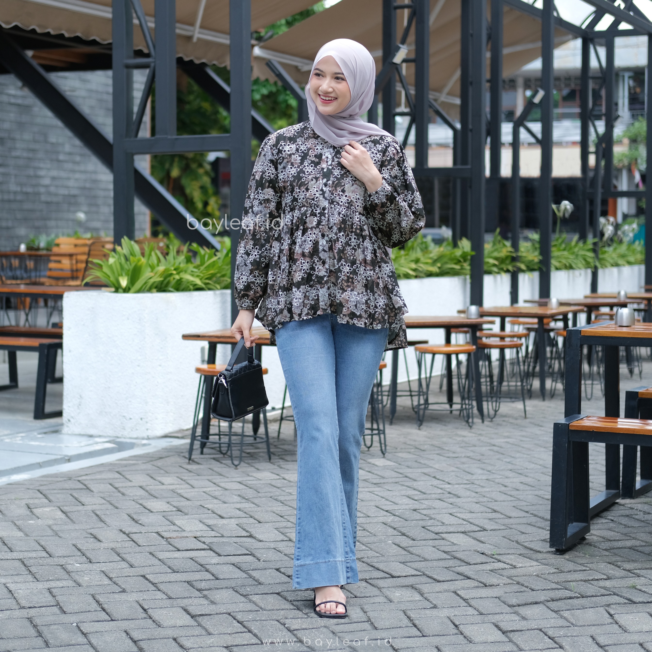 Oriana Blouse Motif Bunga