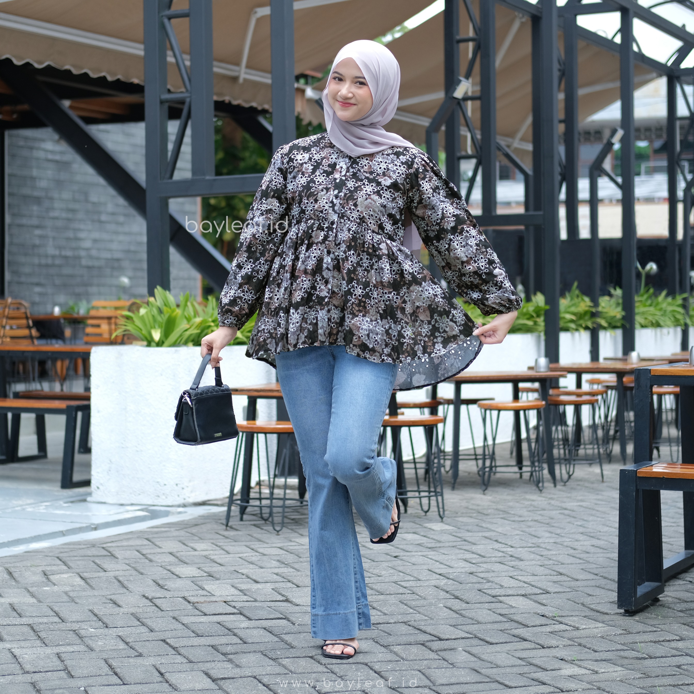 Oriana Blouse Motif Bunga