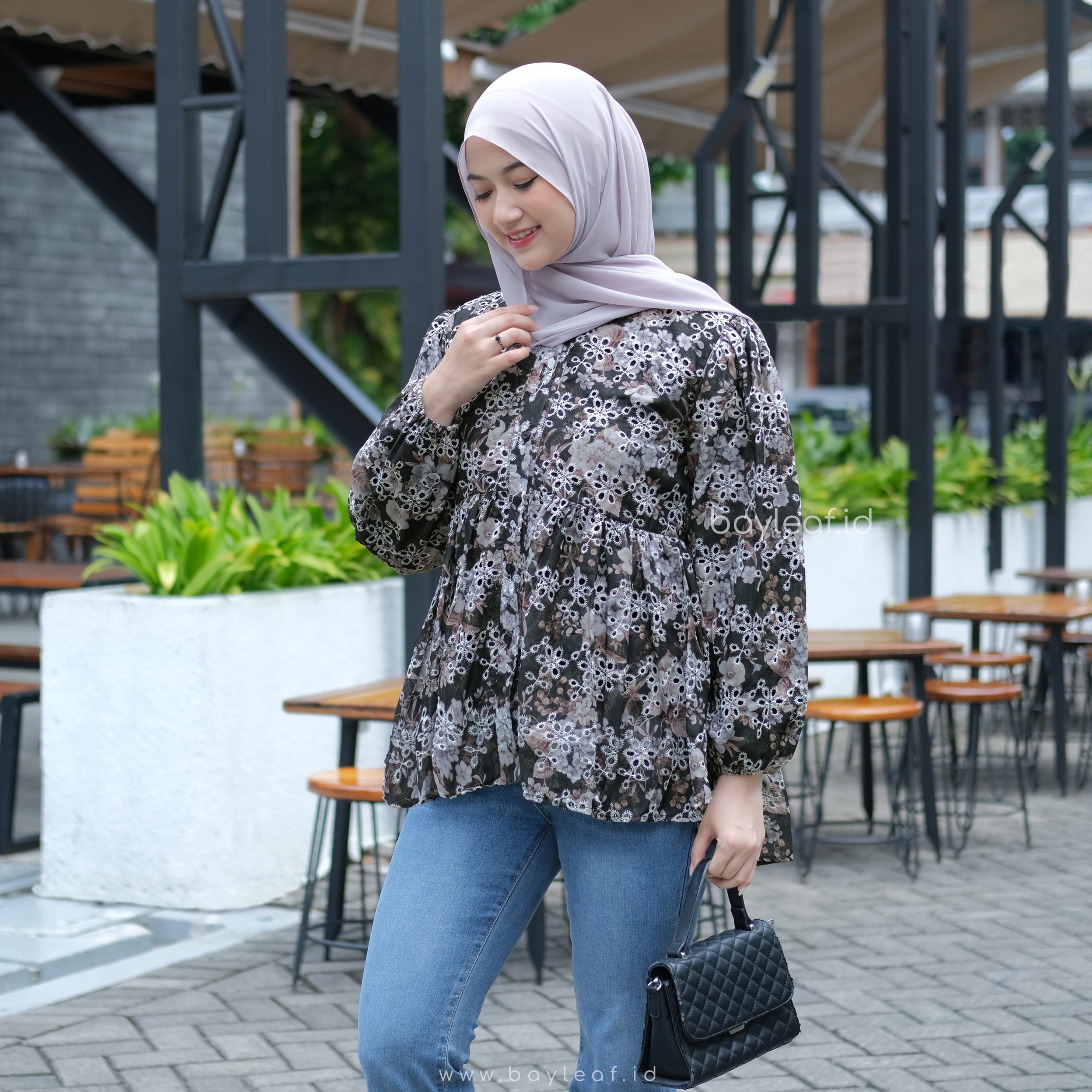 Oriana Blouse Motif Bunga