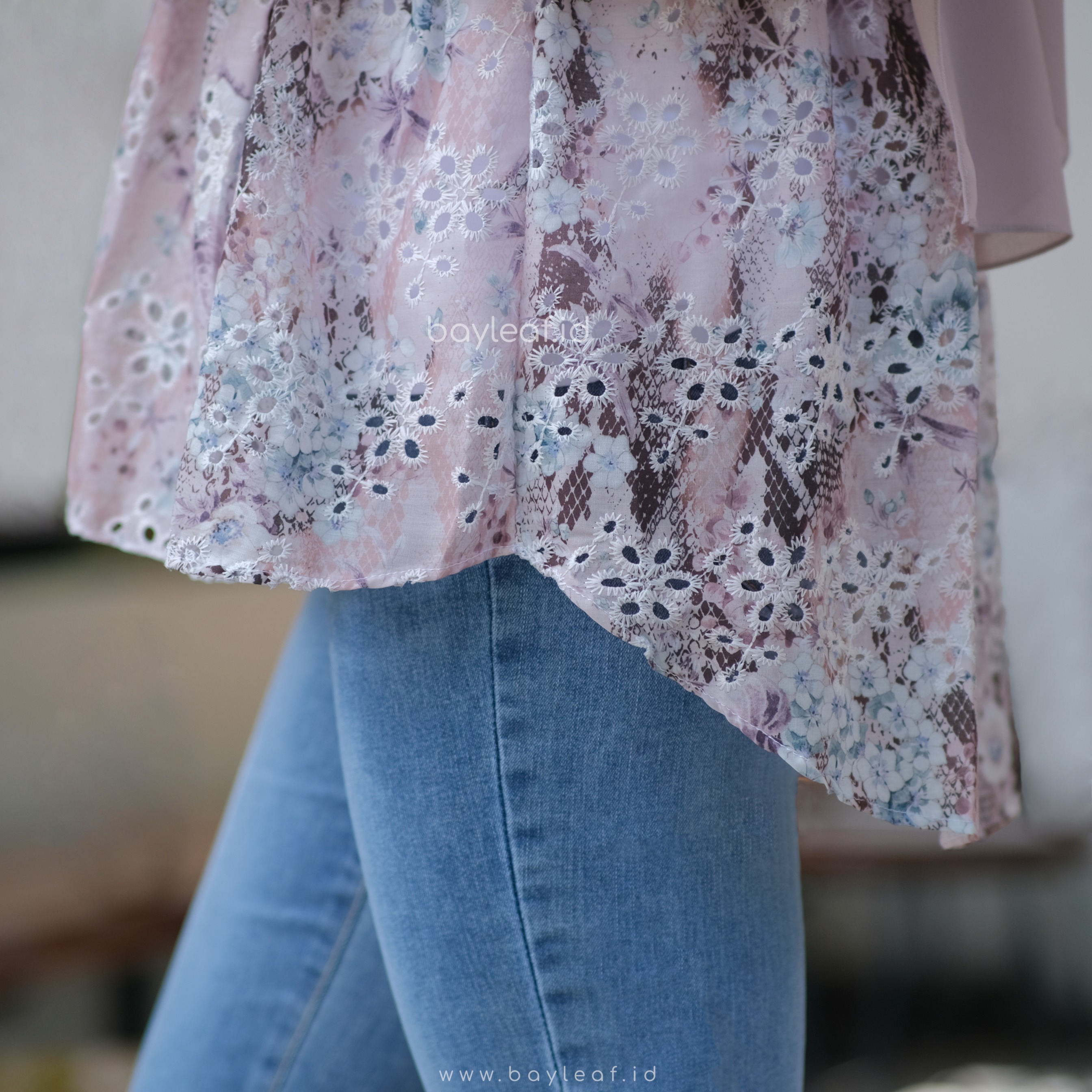 Oriana Blouse Motif Bunga