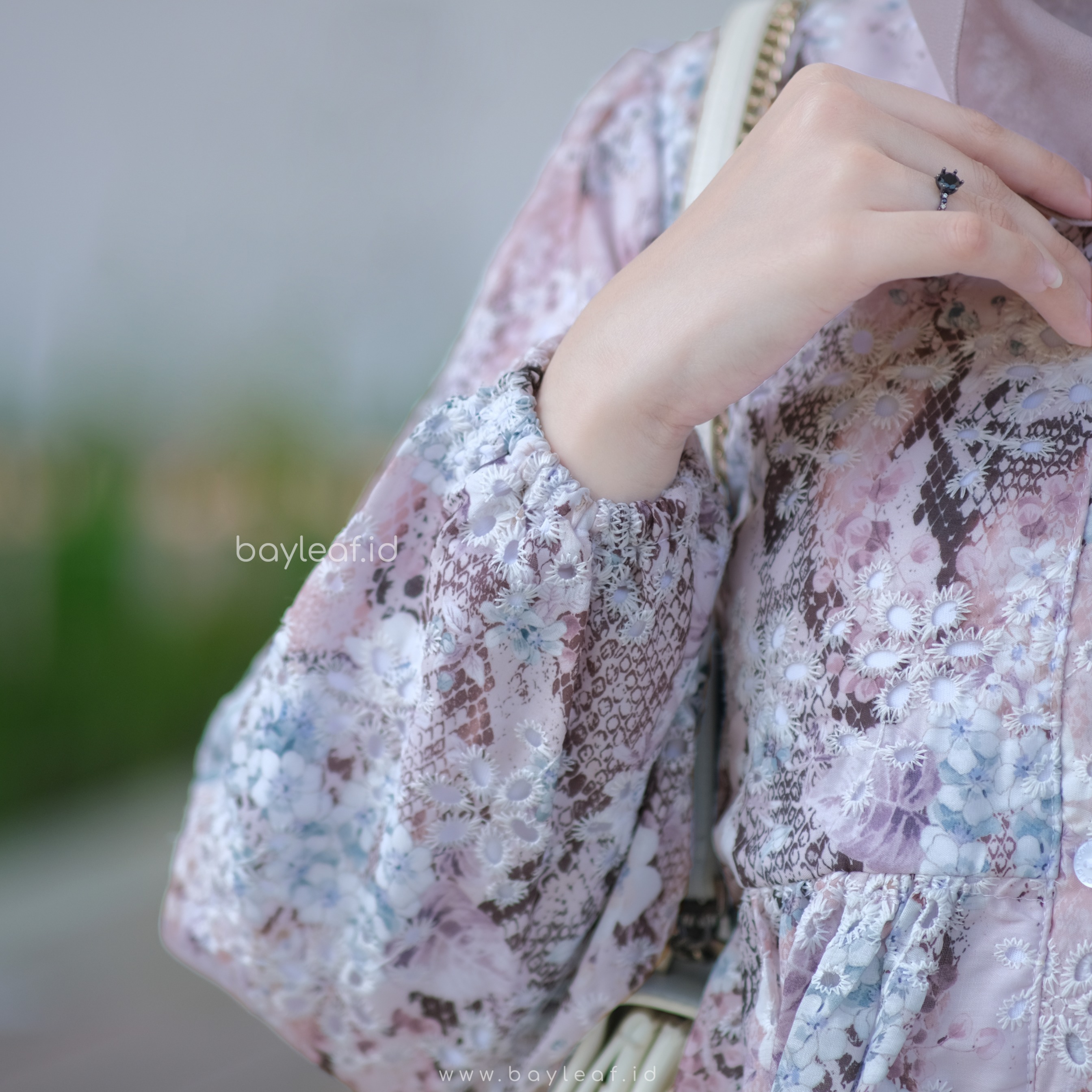 Oriana Blouse Motif Bunga