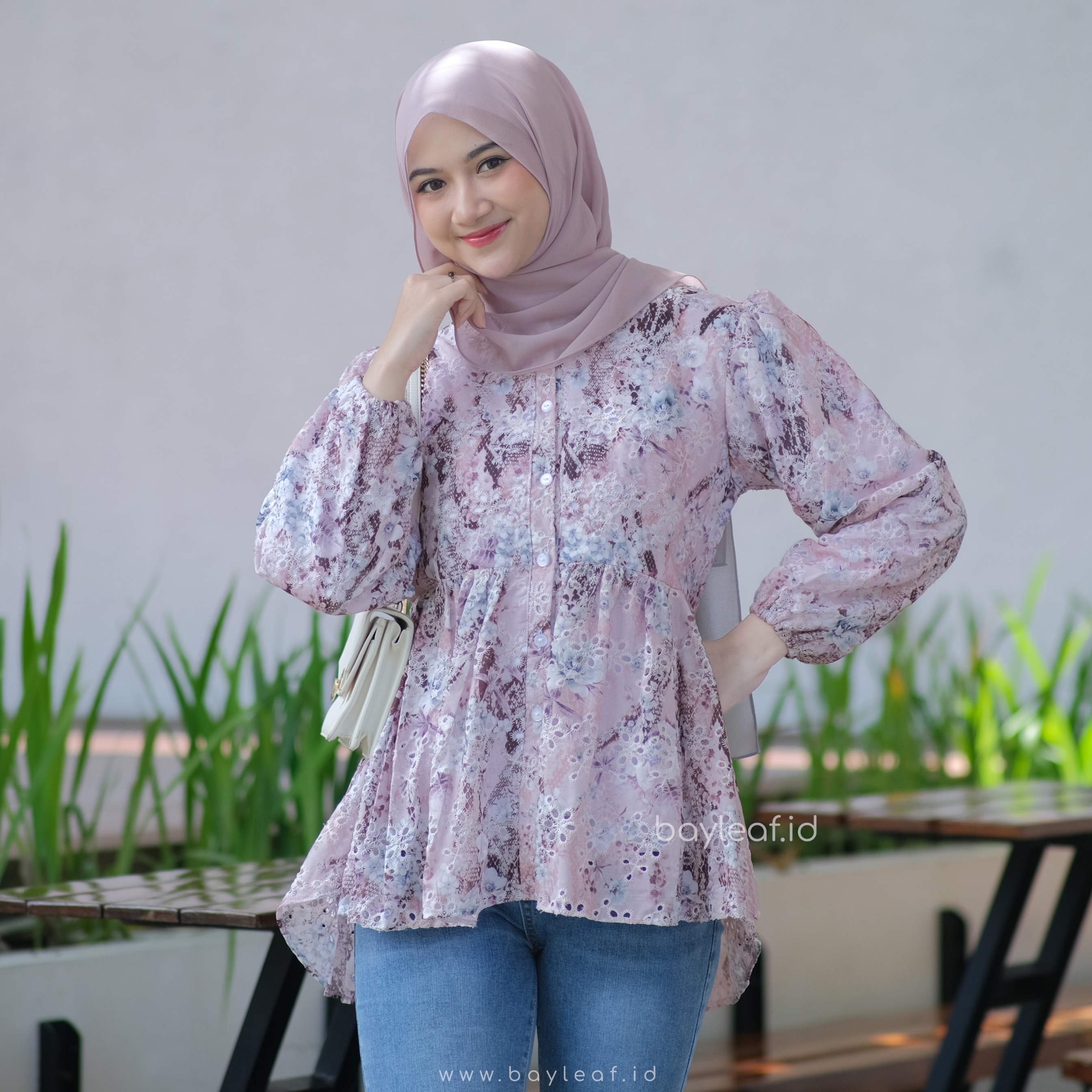 Oriana Blouse Motif Bunga