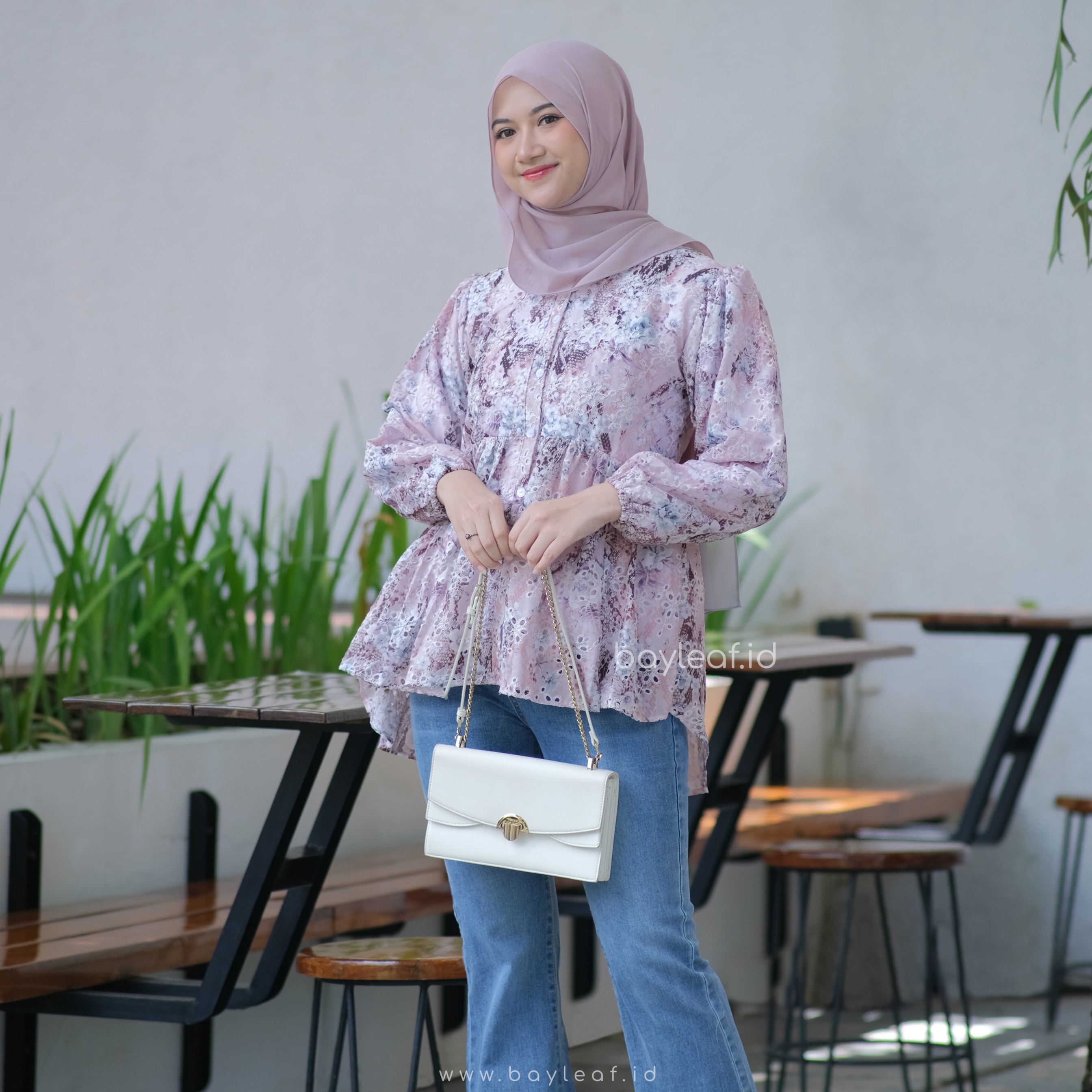 Oriana Blouse Motif Bunga
