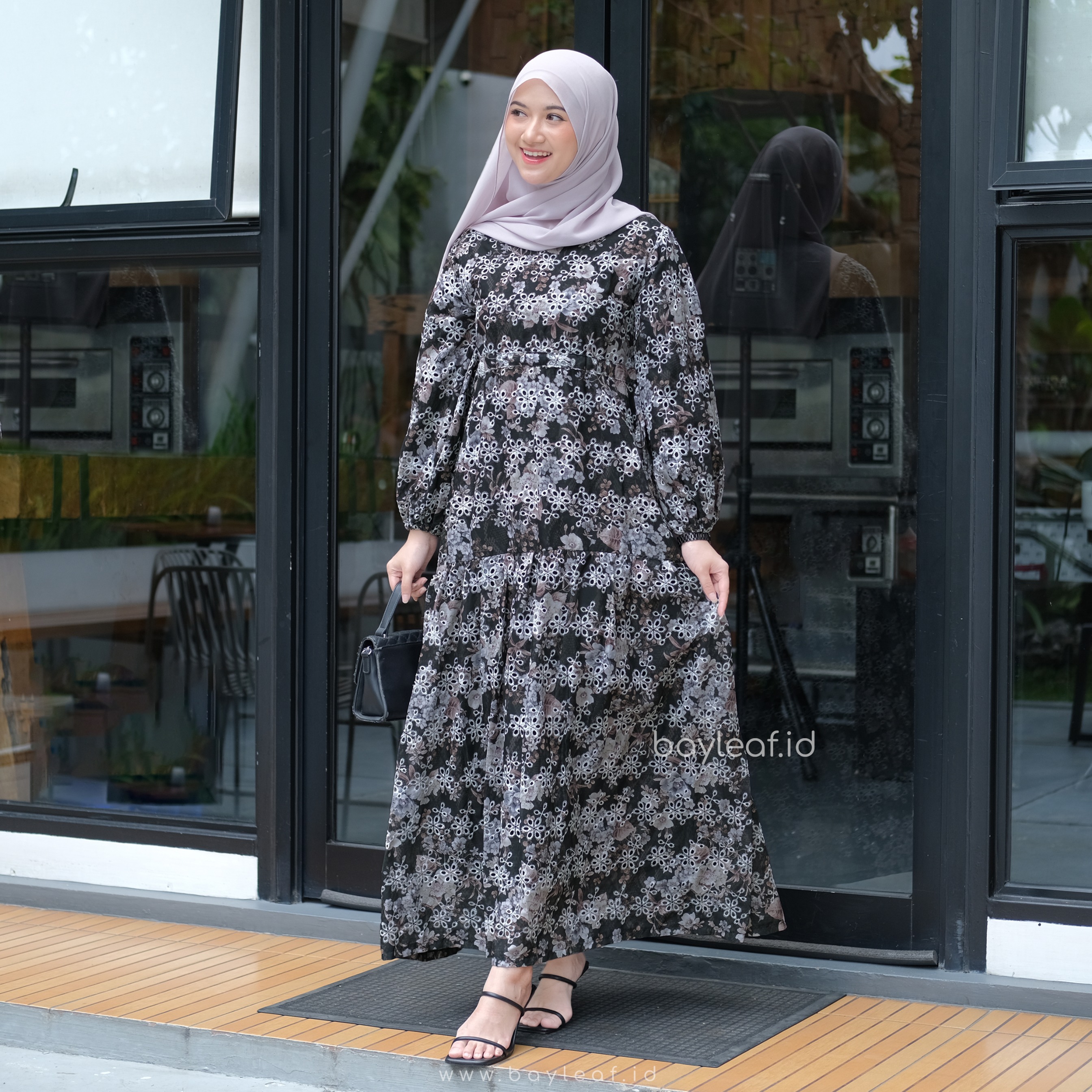 Oriana Maxi Dress Motif Bunga