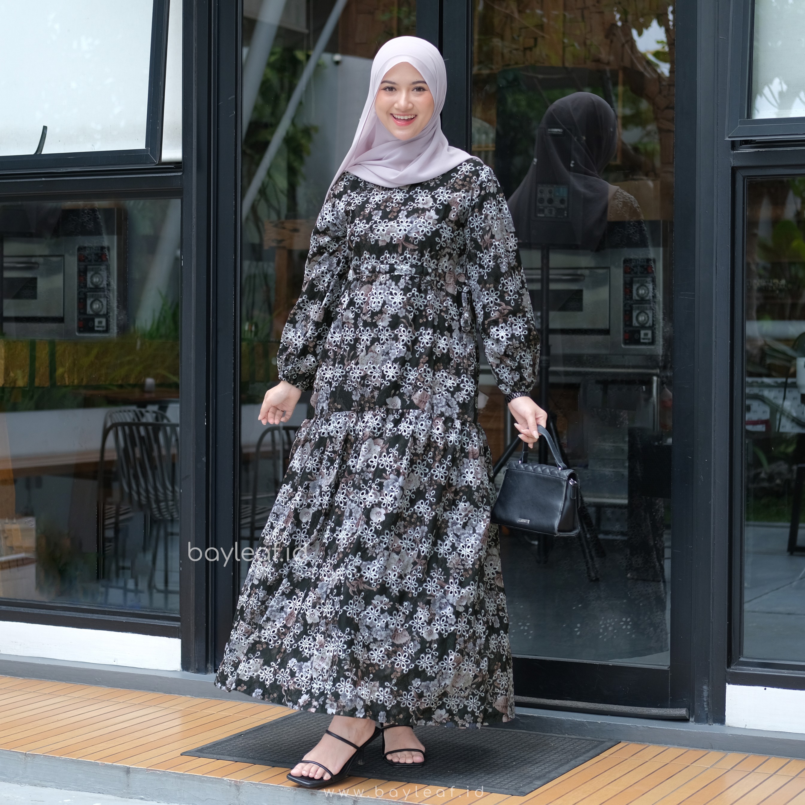 Oriana Maxi Dress Motif Bunga