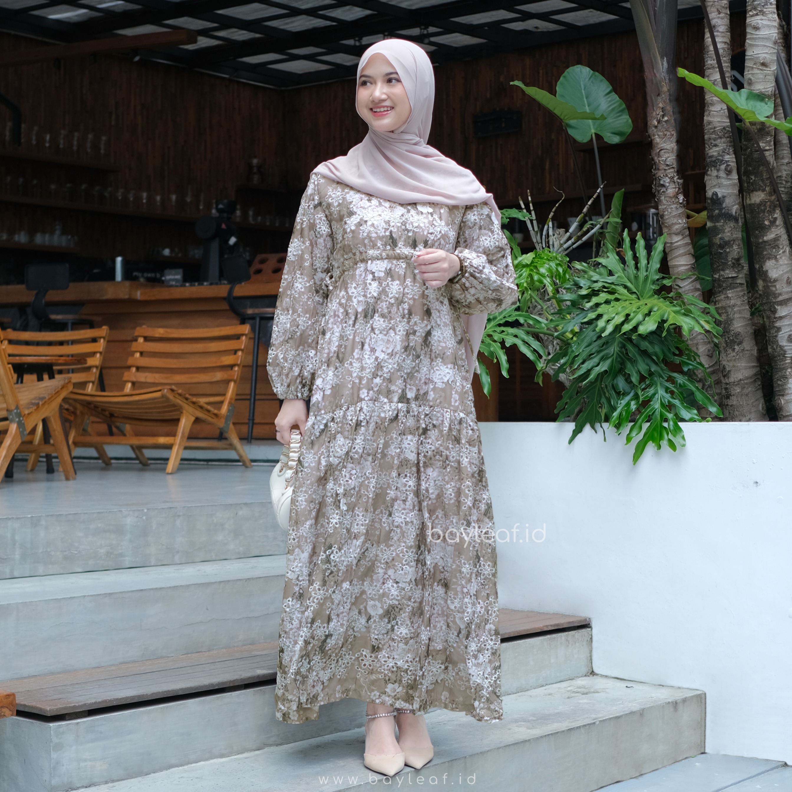 Oriana Maxi Dress Motif Bunga