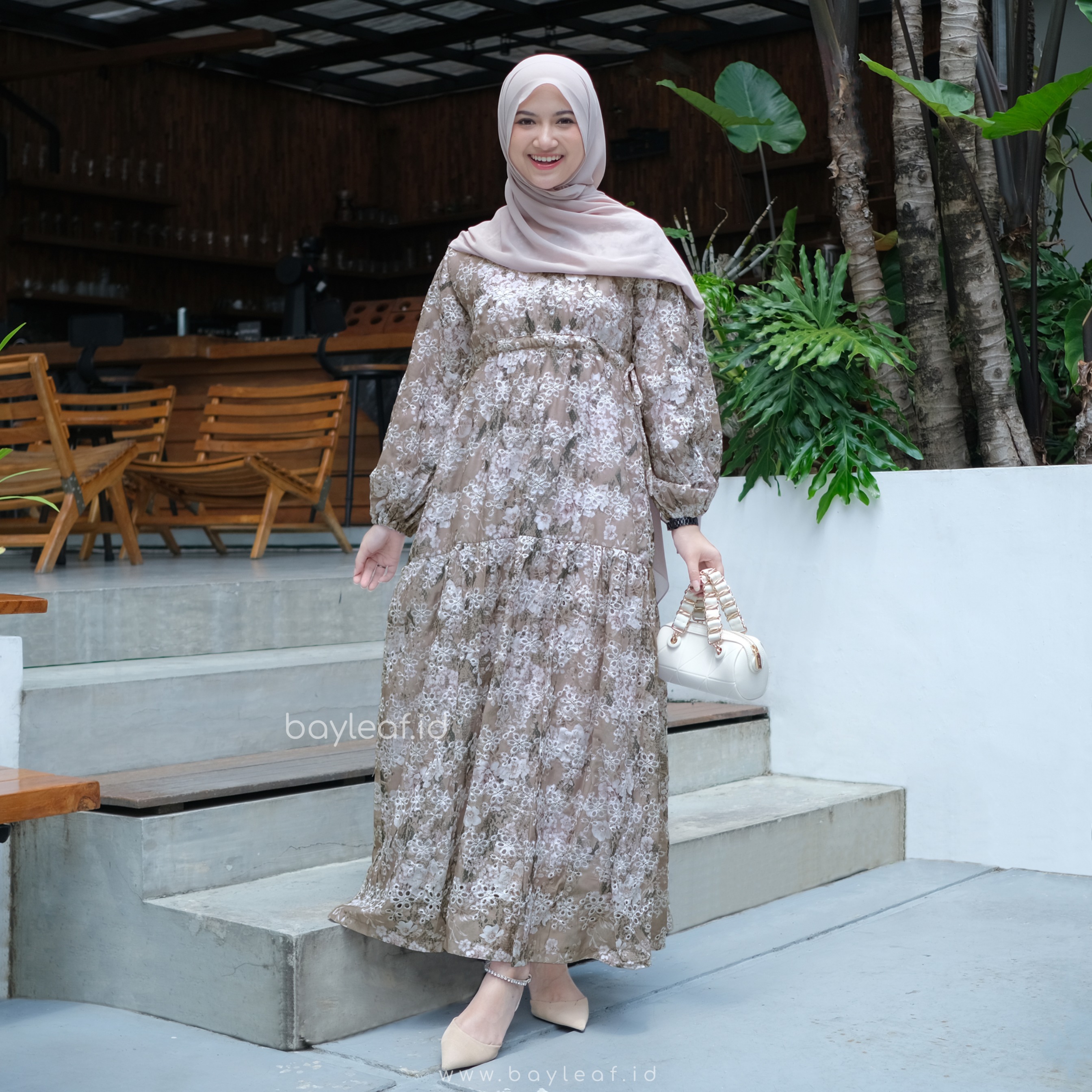 Oriana Maxi Dress Motif Bunga