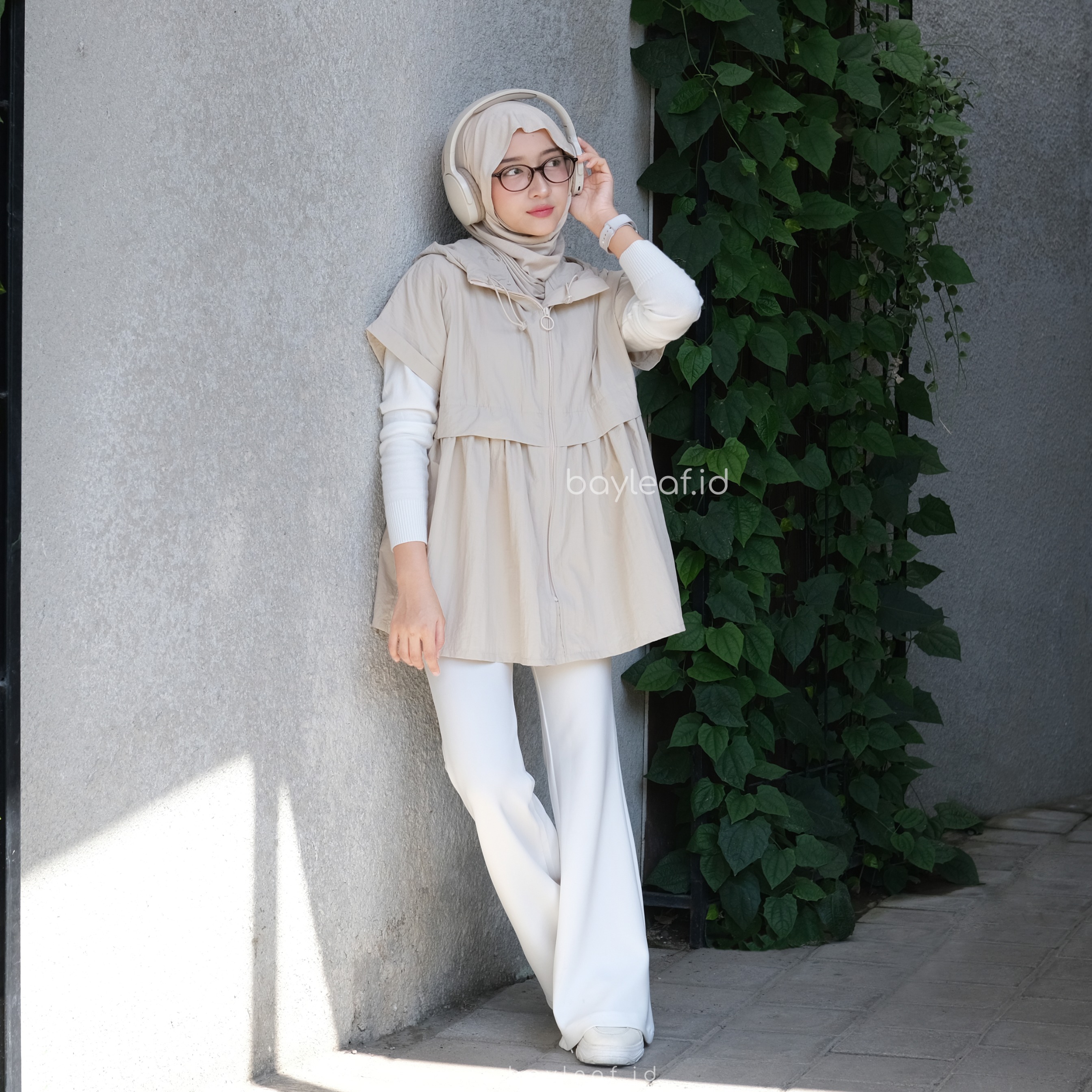 Owen Vest Jacket Parasut Sport Olahraga Wanita