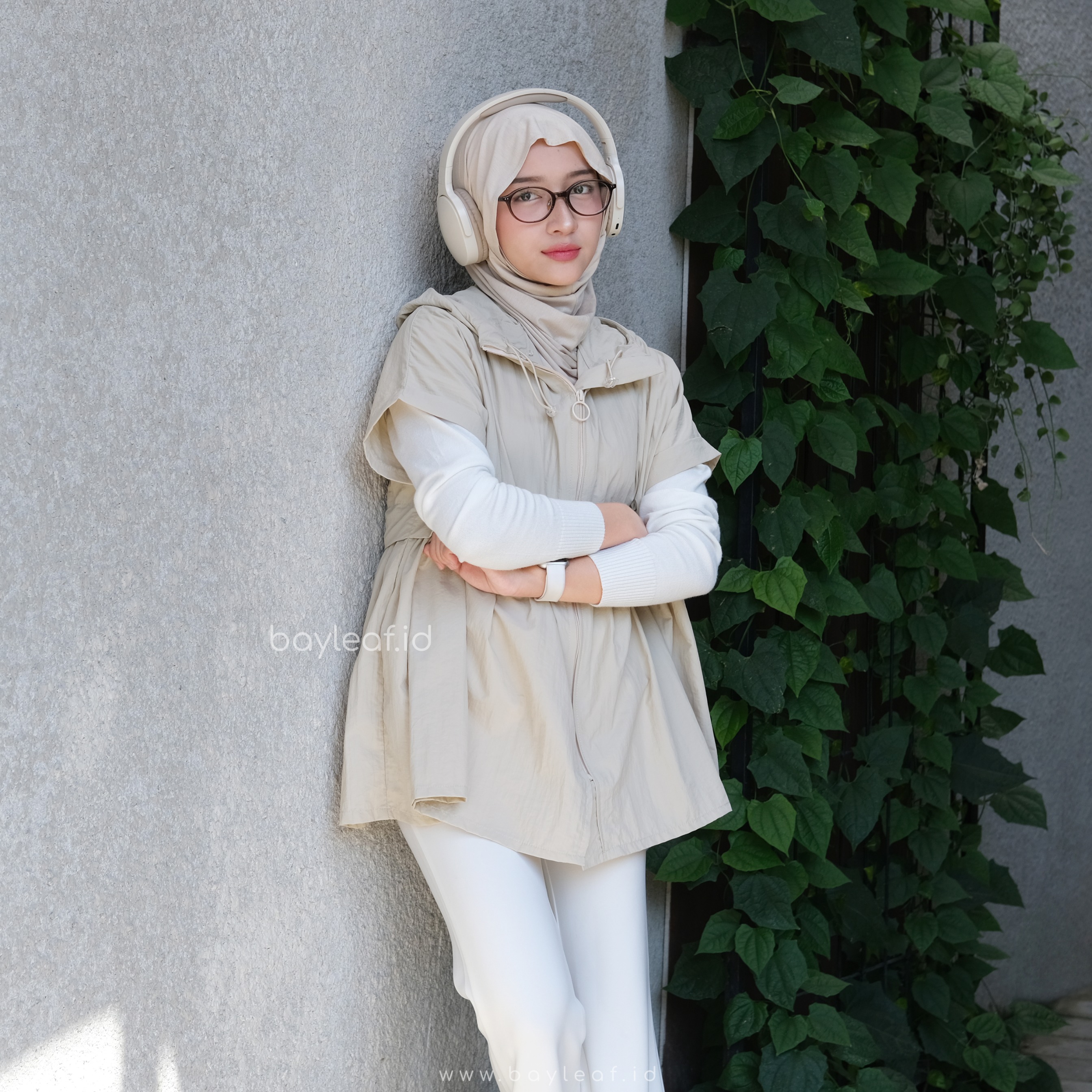 Owen Vest Jacket Parasut Sport Olahraga Wanita