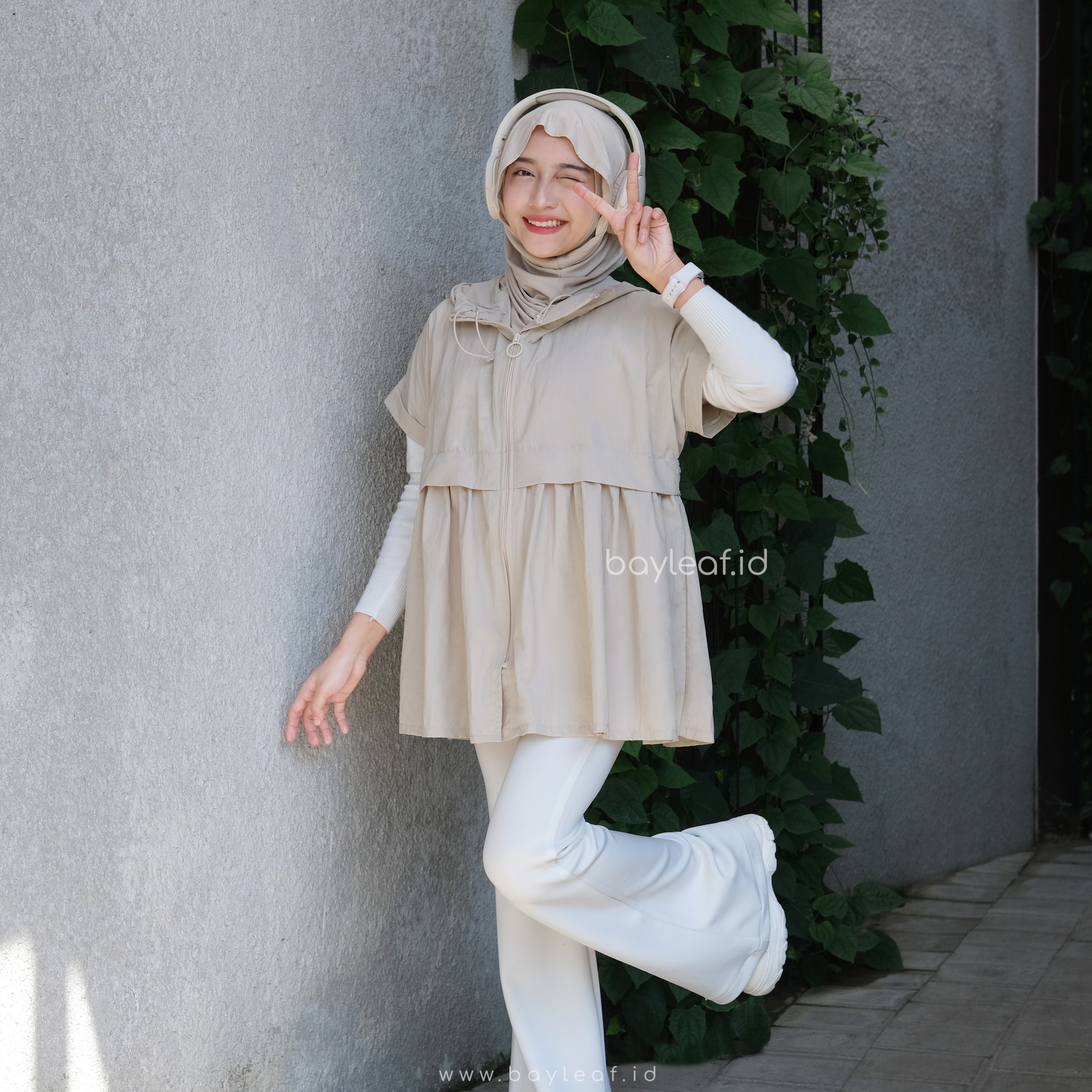 Owen Vest Jacket Parasut Sport Olahraga Wanita