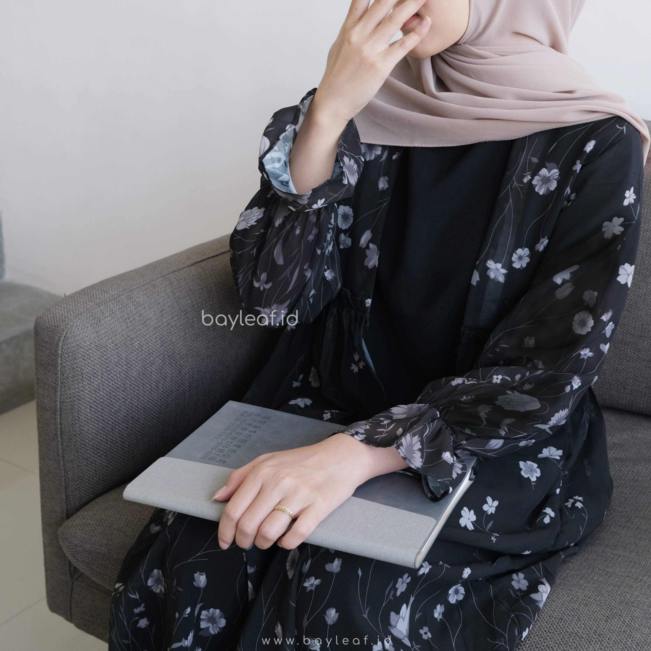 Roseli Floral Outer / Outer Wanita Motif Bunga