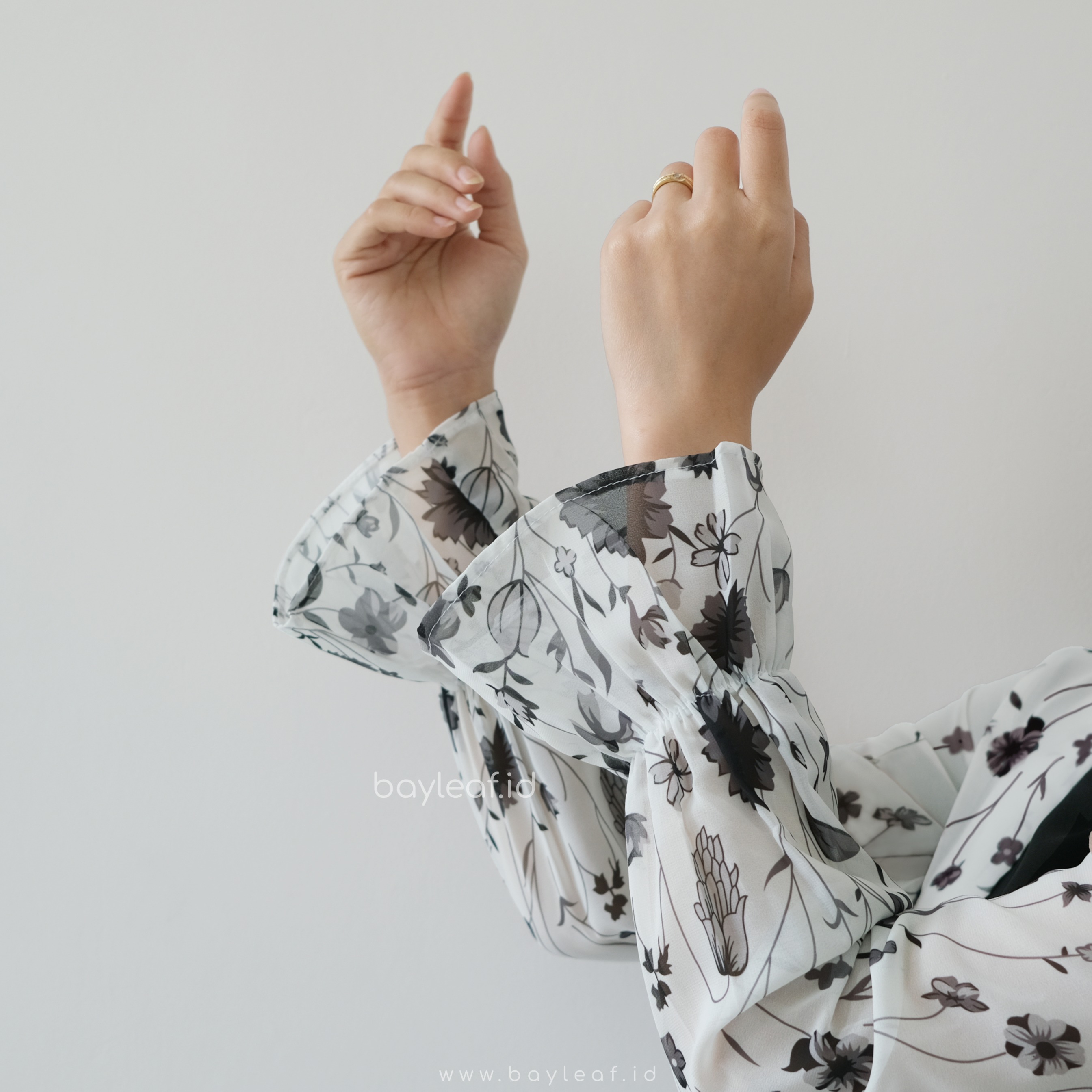 Roseli Floral Outer / Outer Wanita Motif Bunga