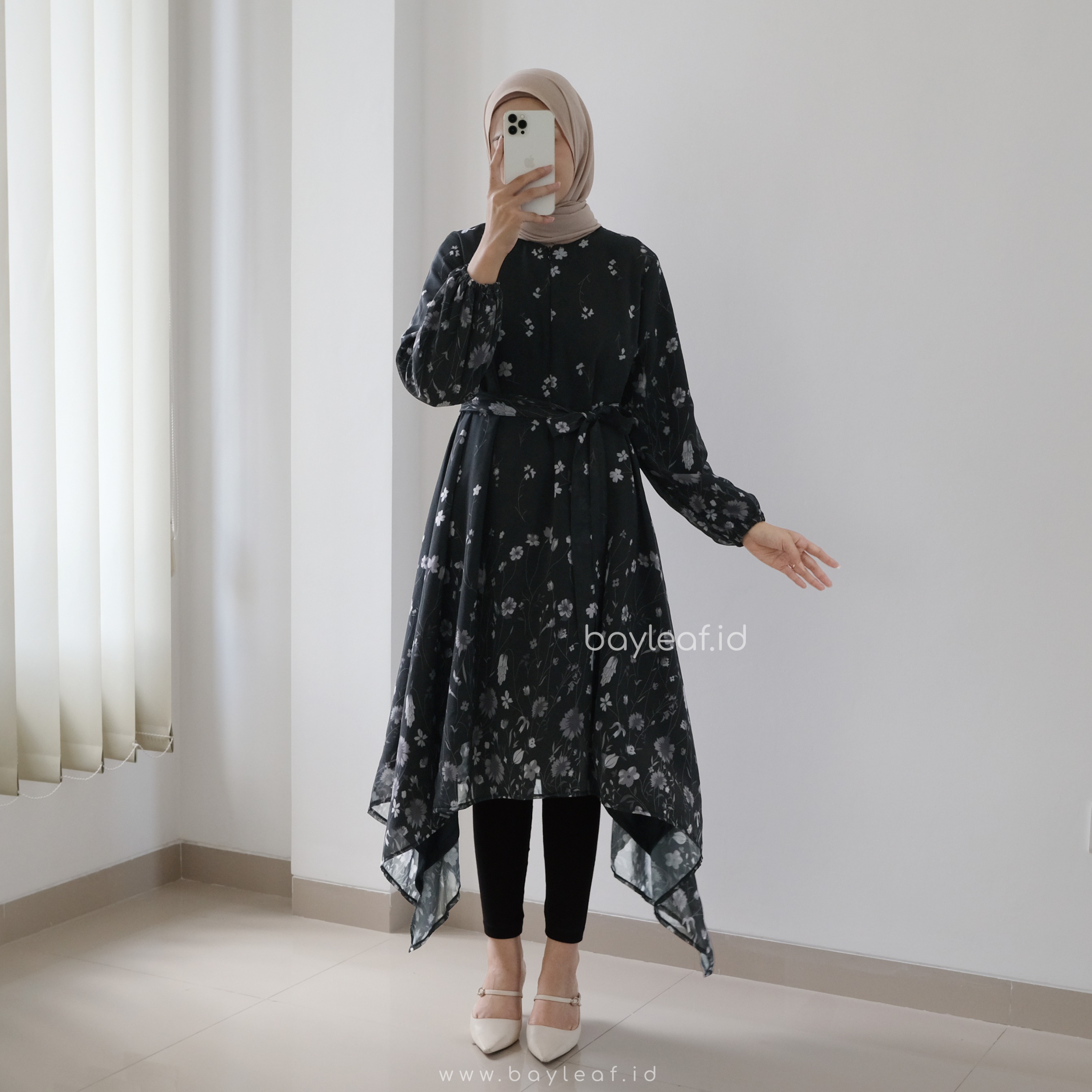 Roseli Atasan Tunik Motif Bunga