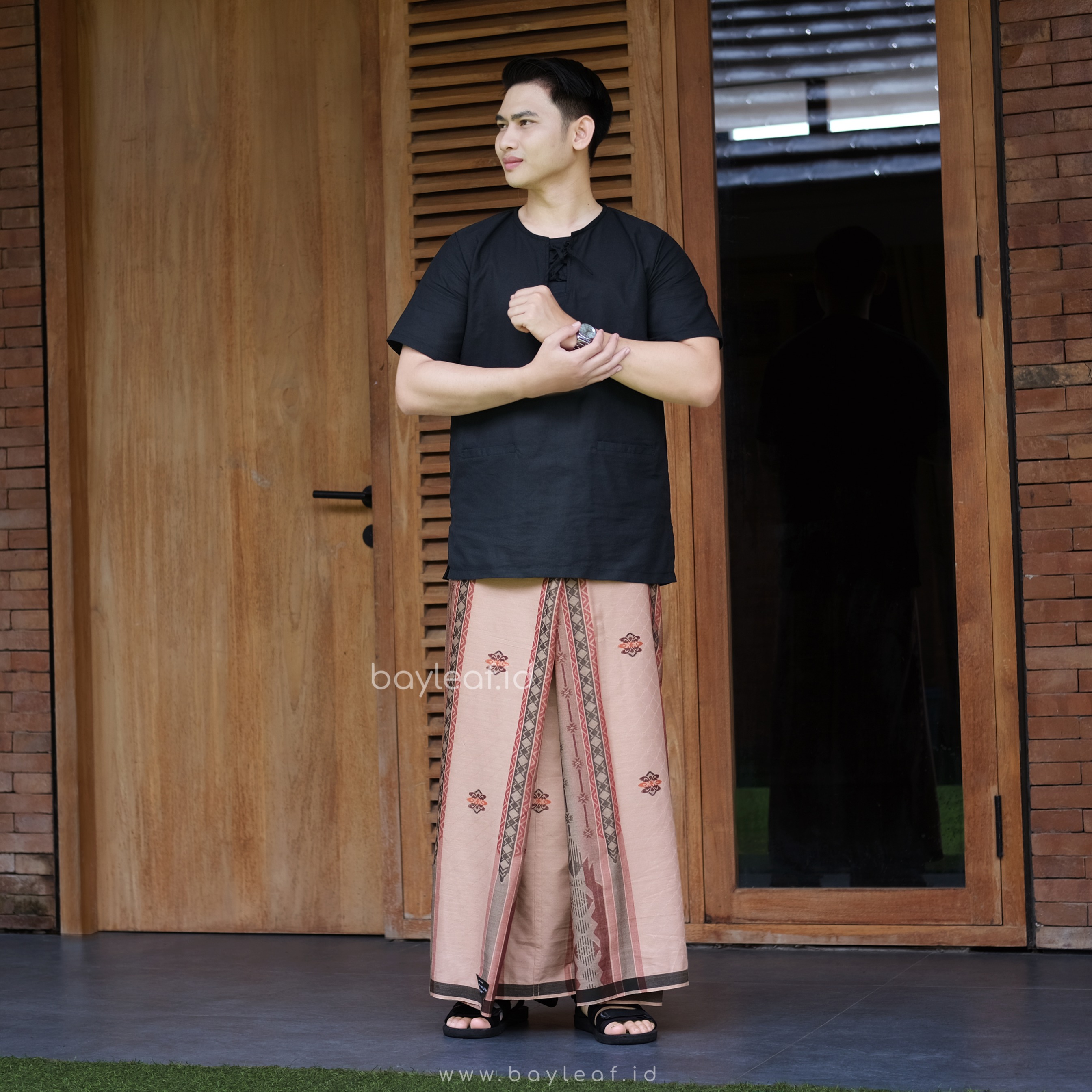 Bayleaf.id X Milzam Sarung Tenun Gapuro Series