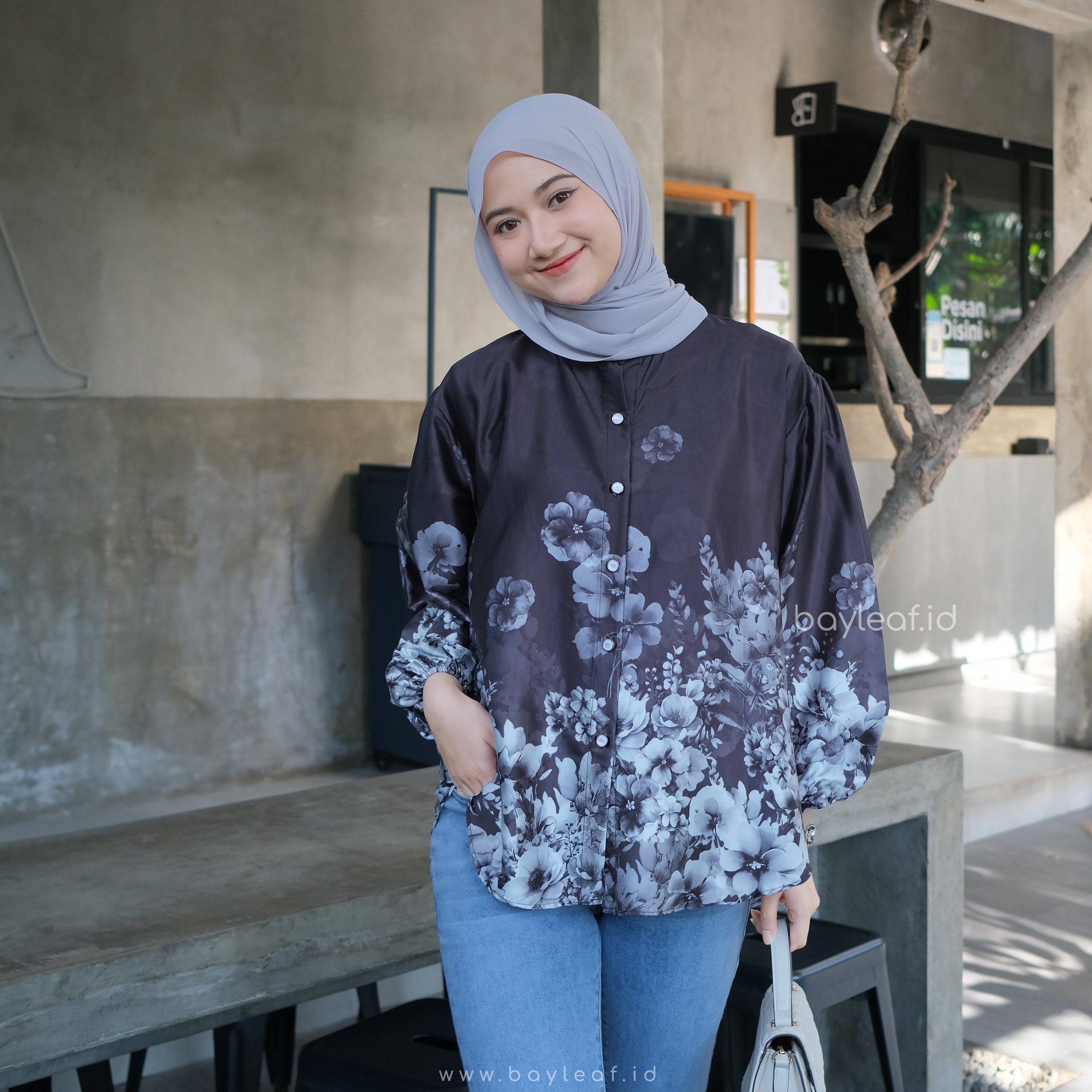 Aura Kemeja Motif Bunga