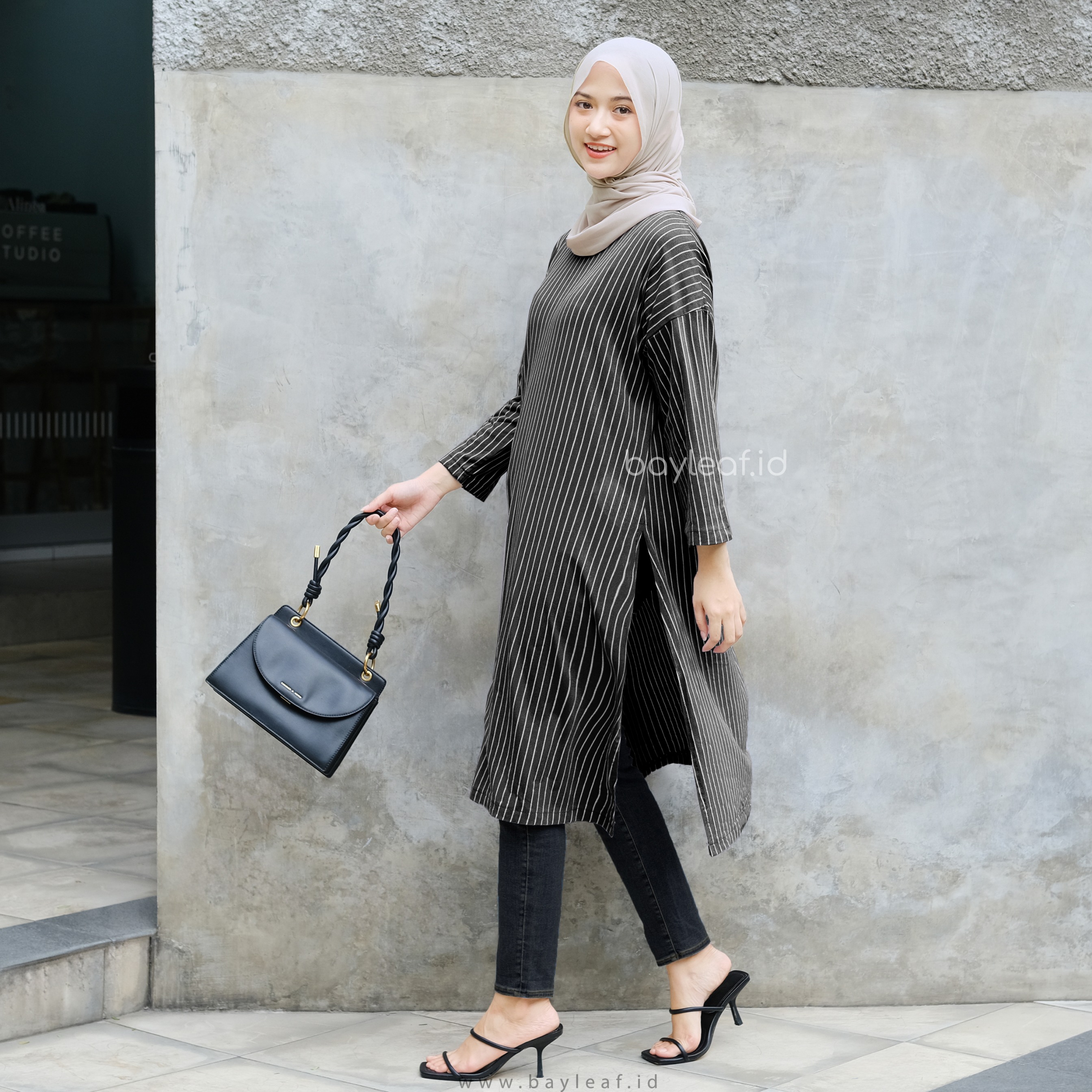 Amanda Tunik Stripe Desain Modis Tampil Elegan