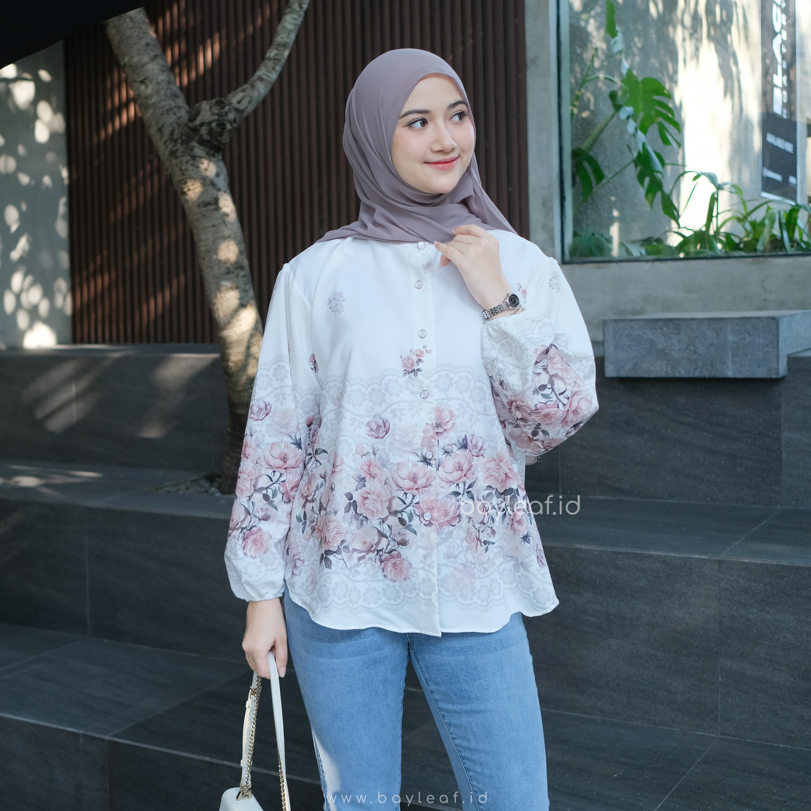 Aura Kemeja Motif Bunga