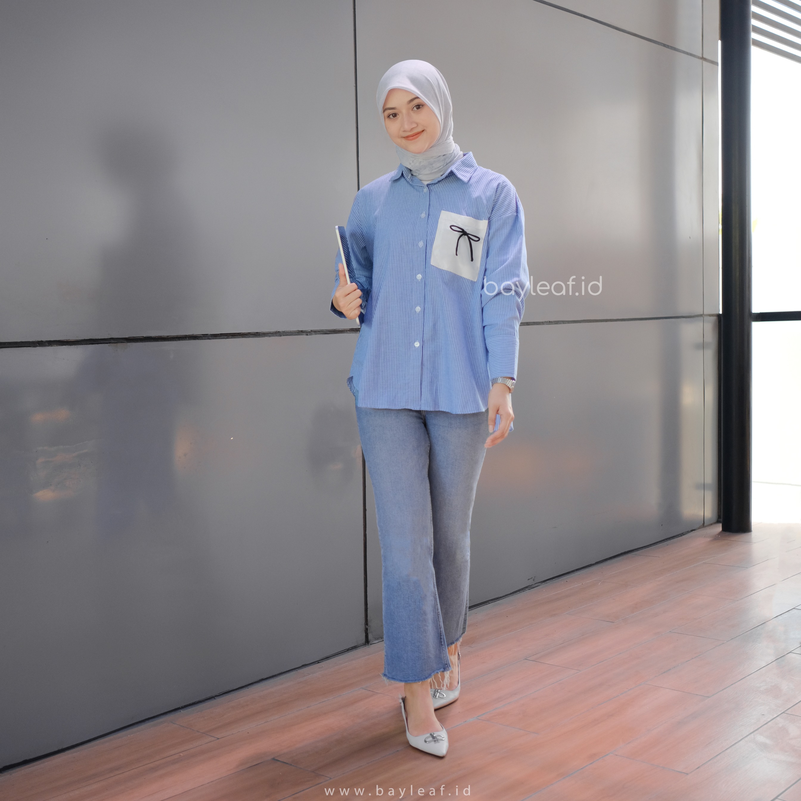 Becca Striped Shirt | Kemeja Casual dengan Pita Lucu
