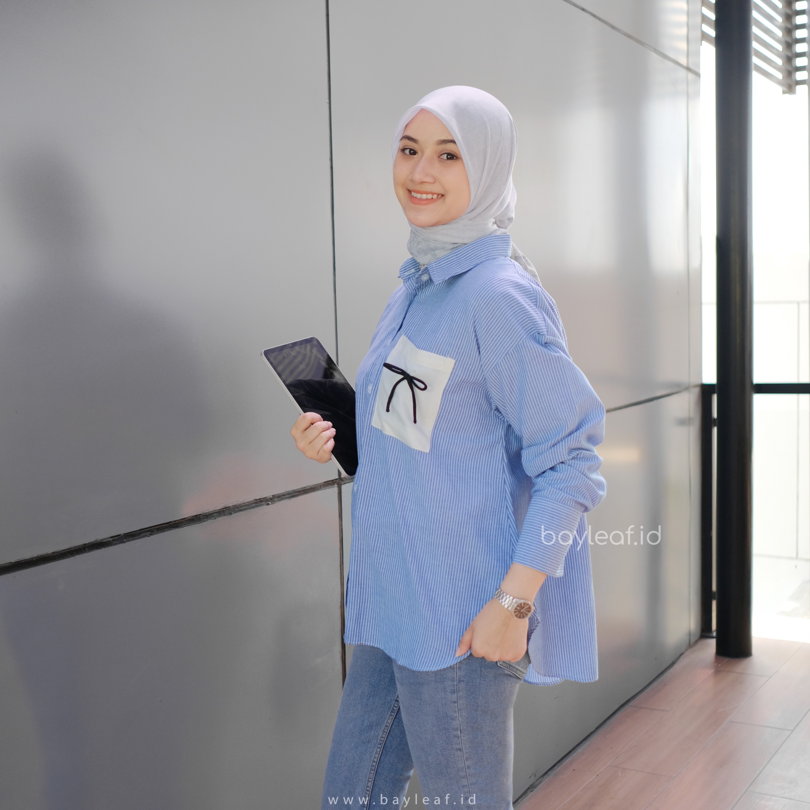 Becca Striped Shirt | Kemeja Casual dengan Pita Lucu